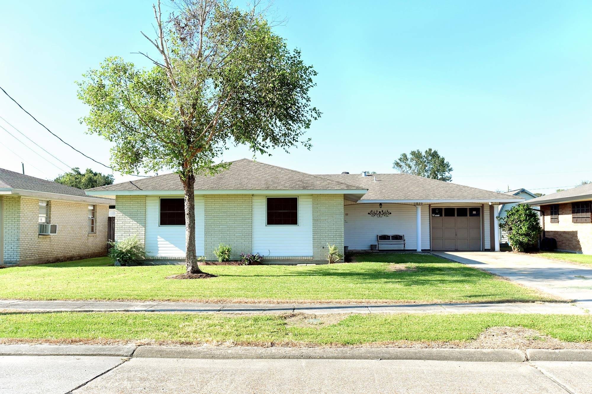 Houma, LA 70363,1820 Acadian Dr