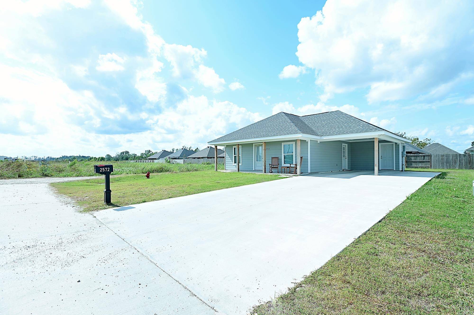 Thibodaux, LA 70301,2572 Pineneedle Street