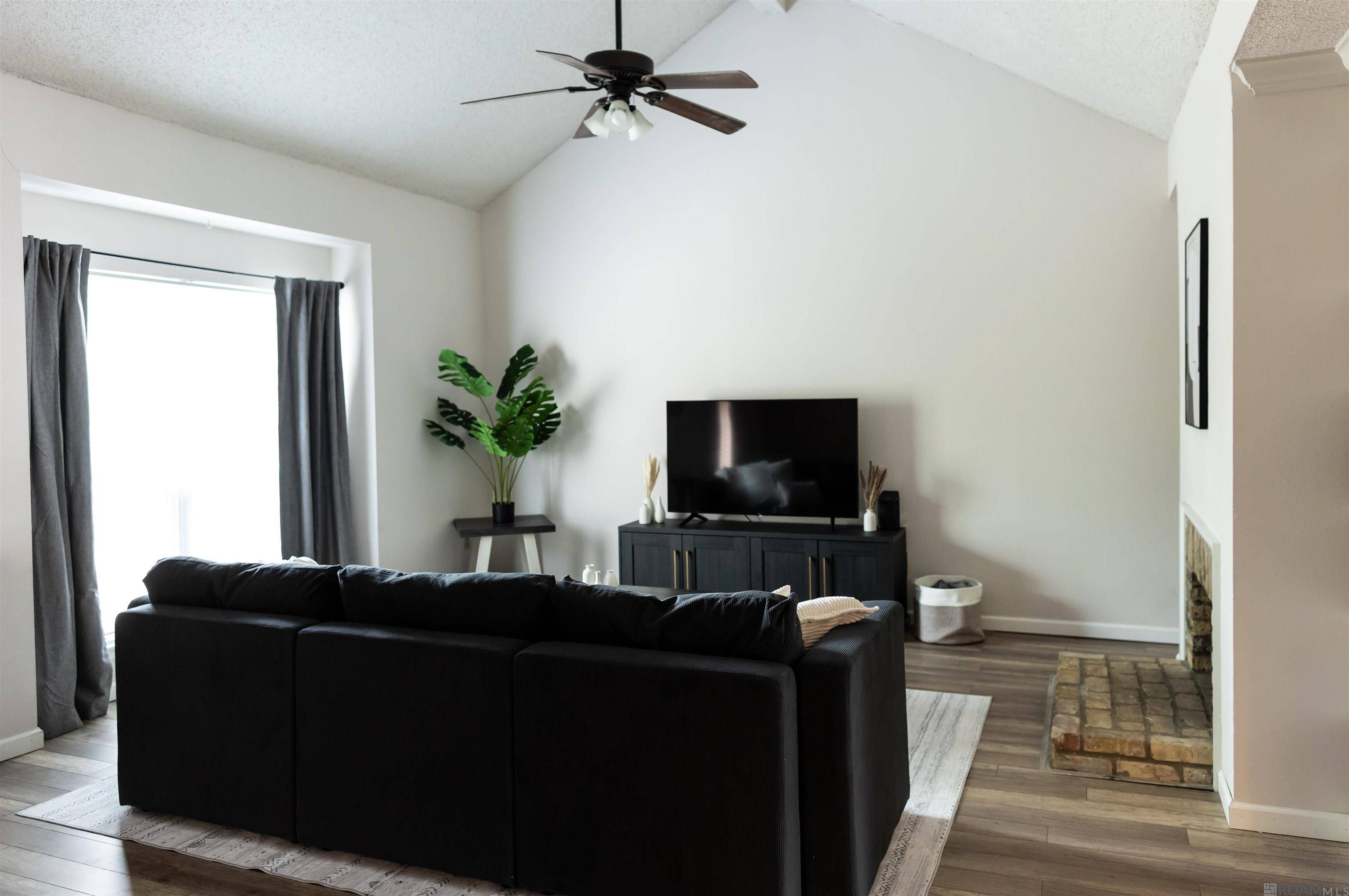 Baton Rouge, LA 70809,8155 Jefferson Hwy ##307