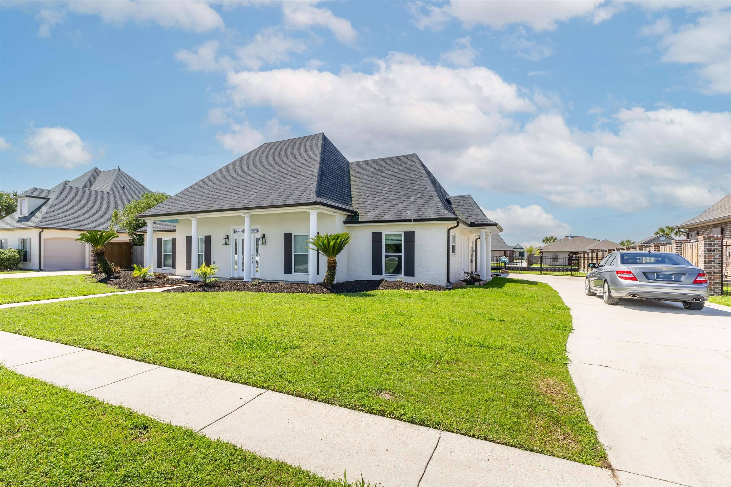 Houma, LA 70360,332 Tulip Dr