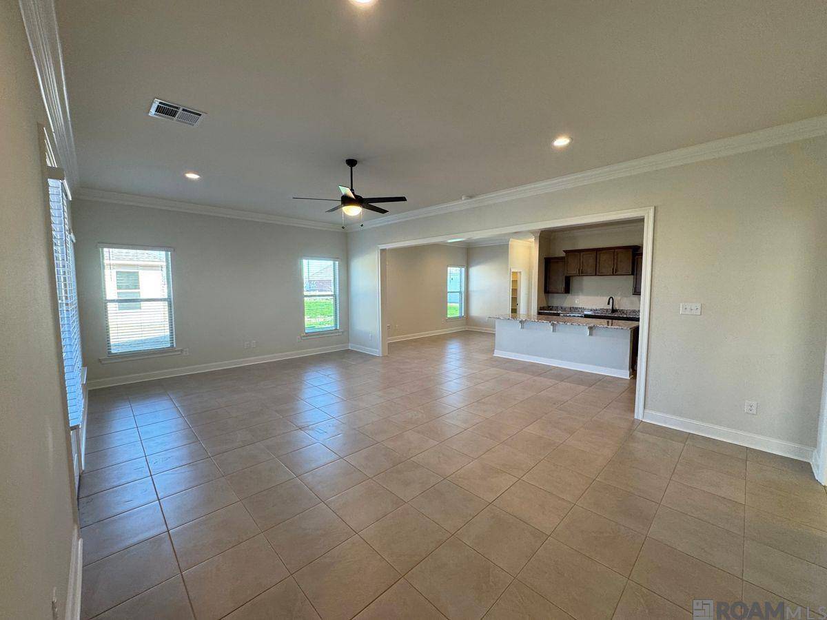 Baton Rouge, LA 70810,17221 Lakefront Ln