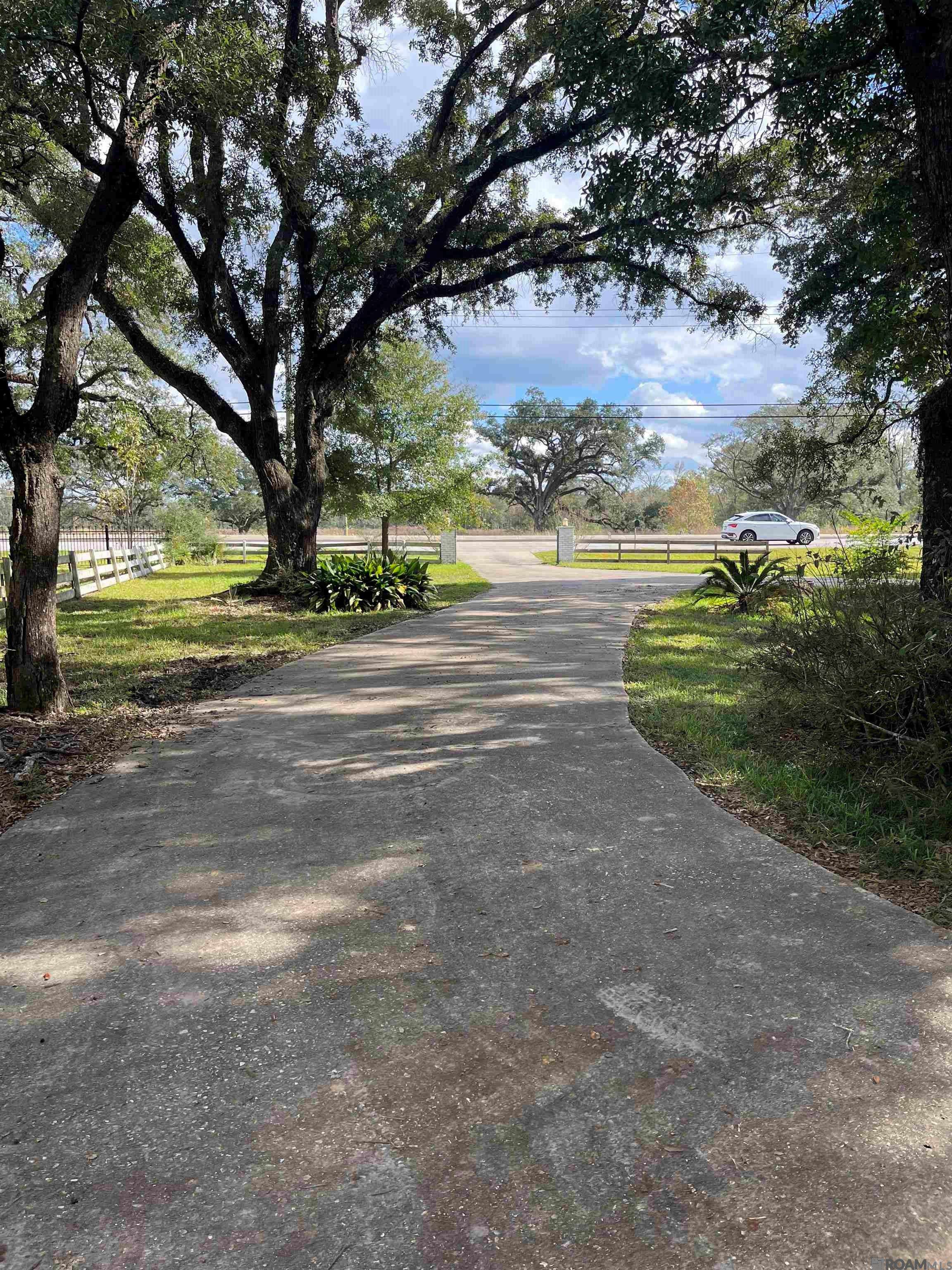 Greenwell Springs, LA 70739,7425 Sullivan Rd