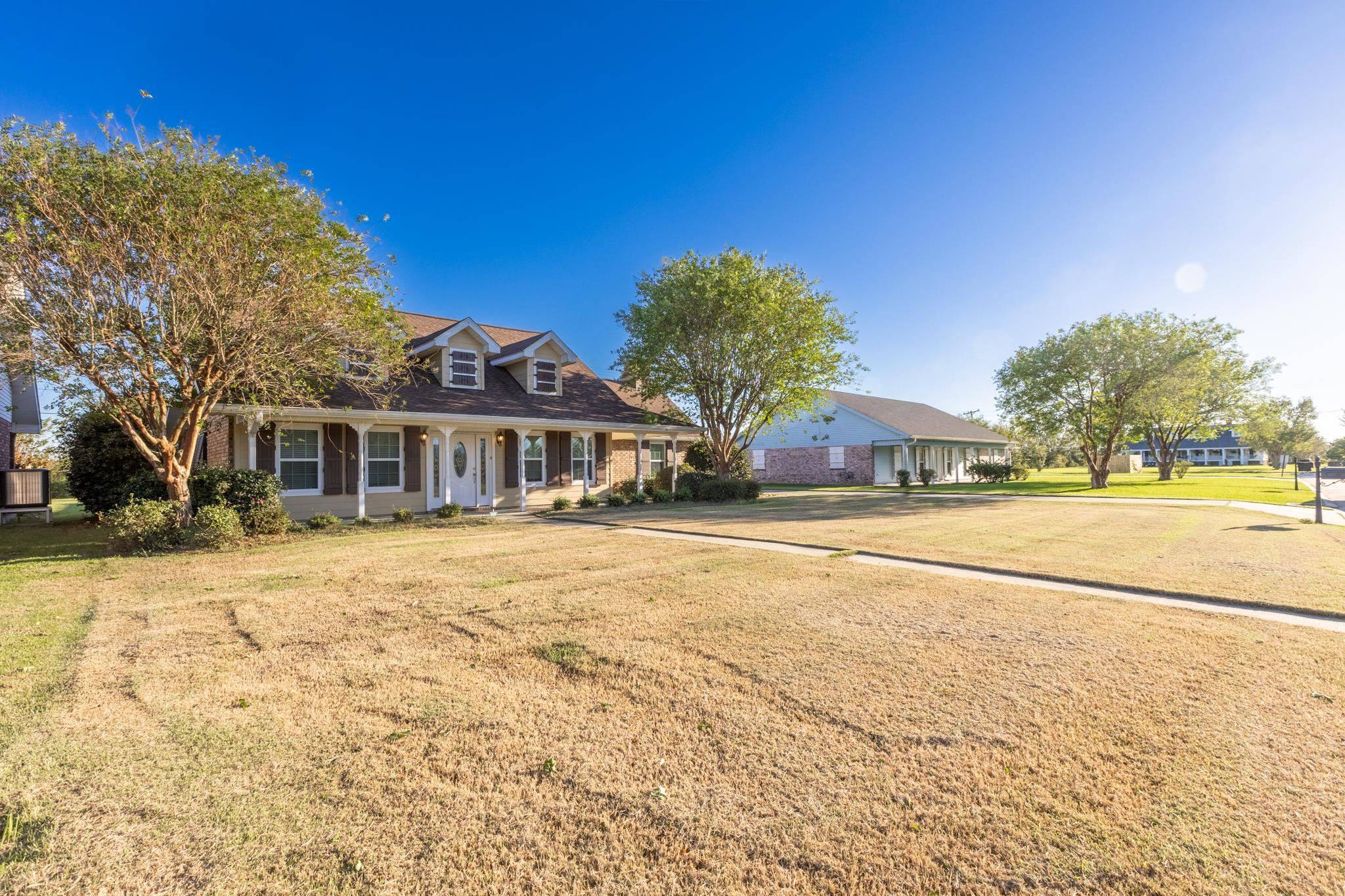 Raceland, LA 70394,245 Acadia Dr