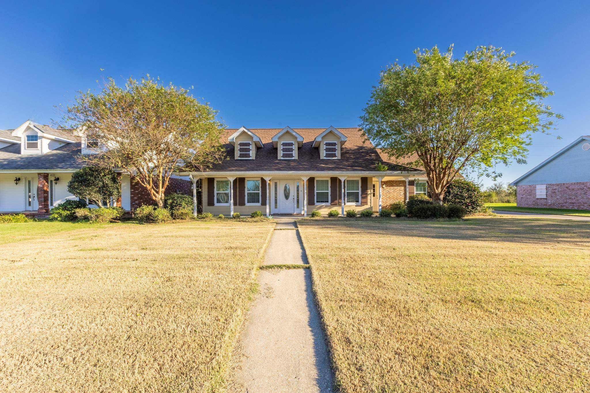 Raceland, LA 70394,245 Acadia Dr
