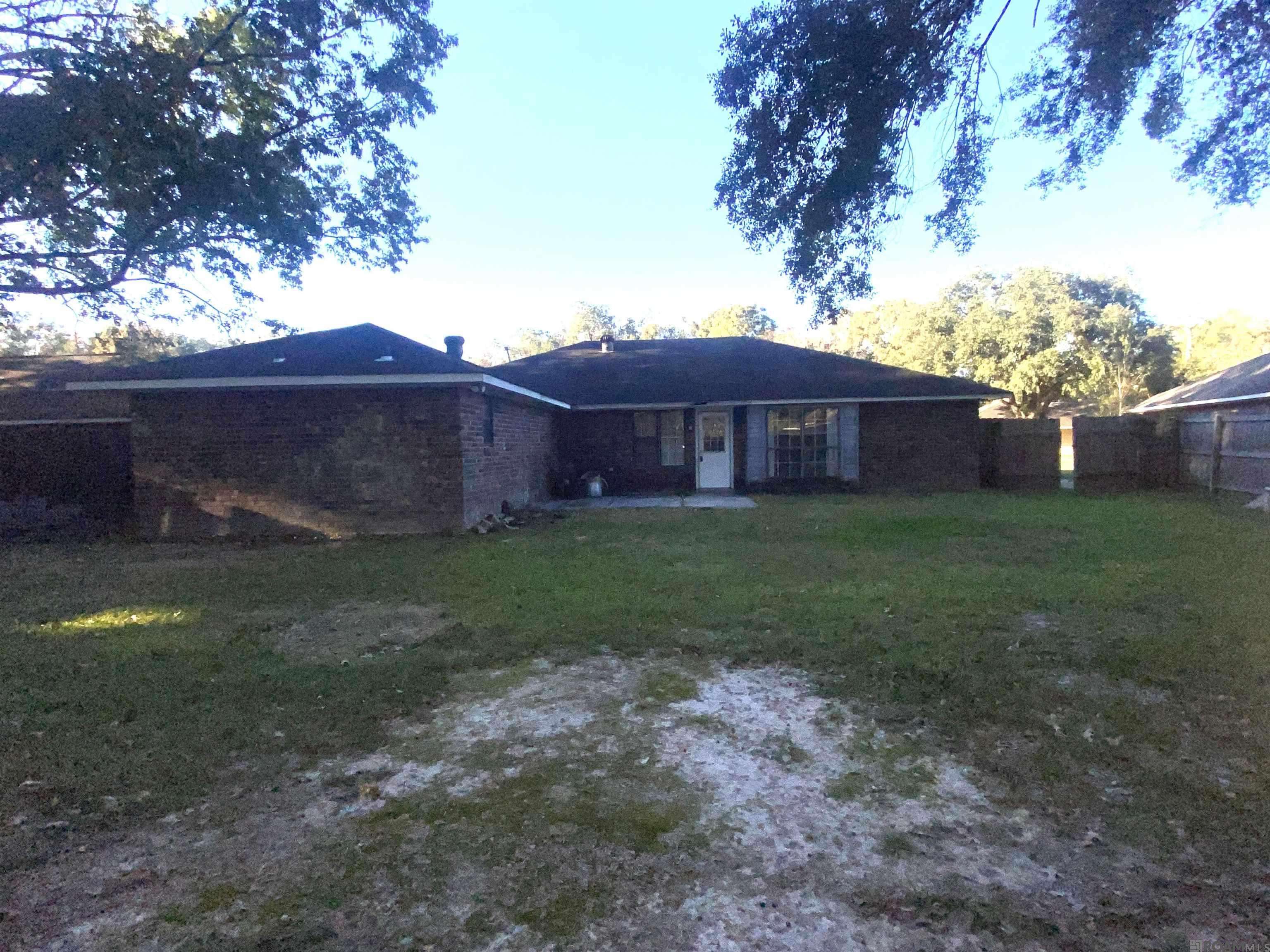 Greenwell Springs, LA 70739,15424 Country Rd