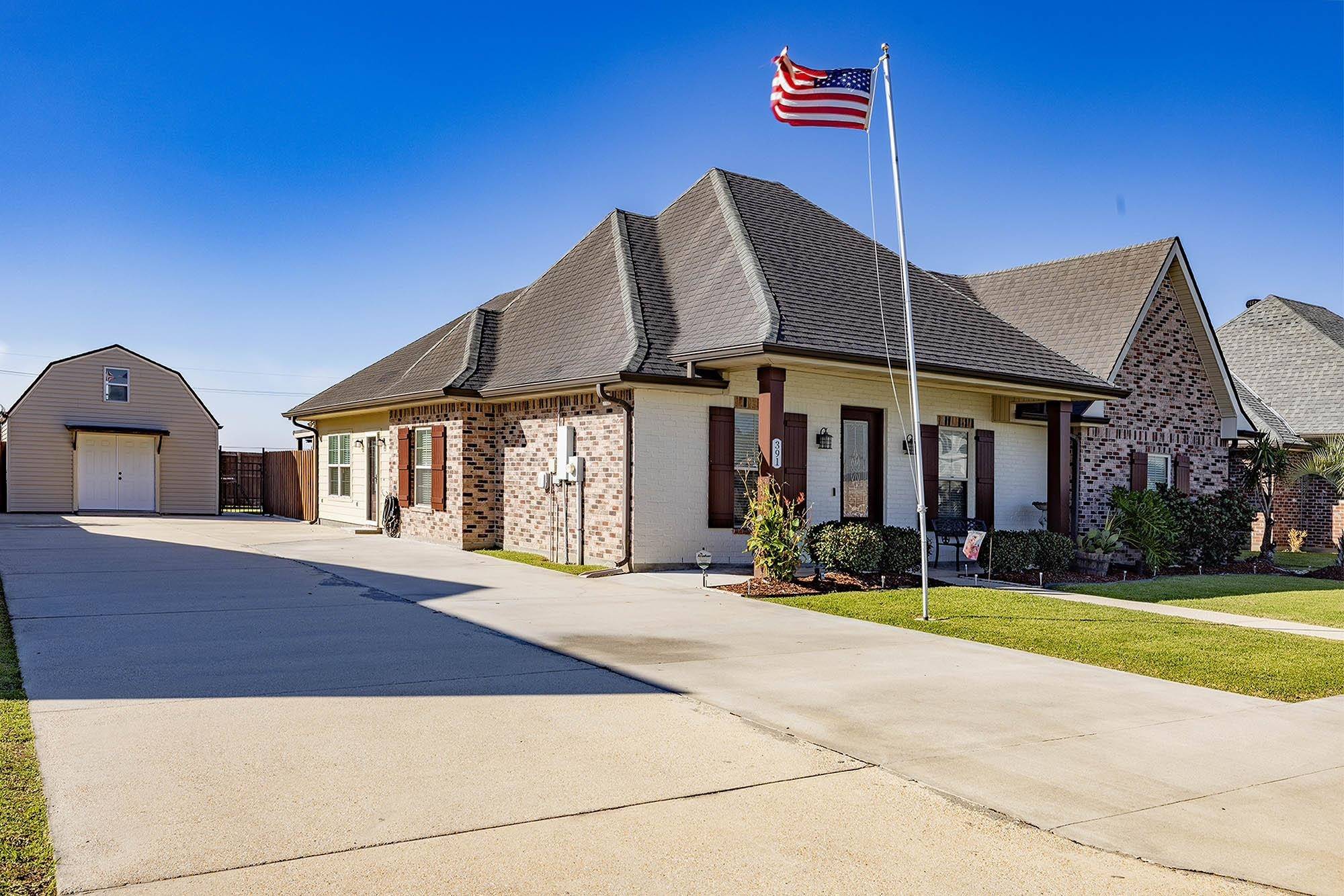 Houma, LA 70360,391 Port Royal Way