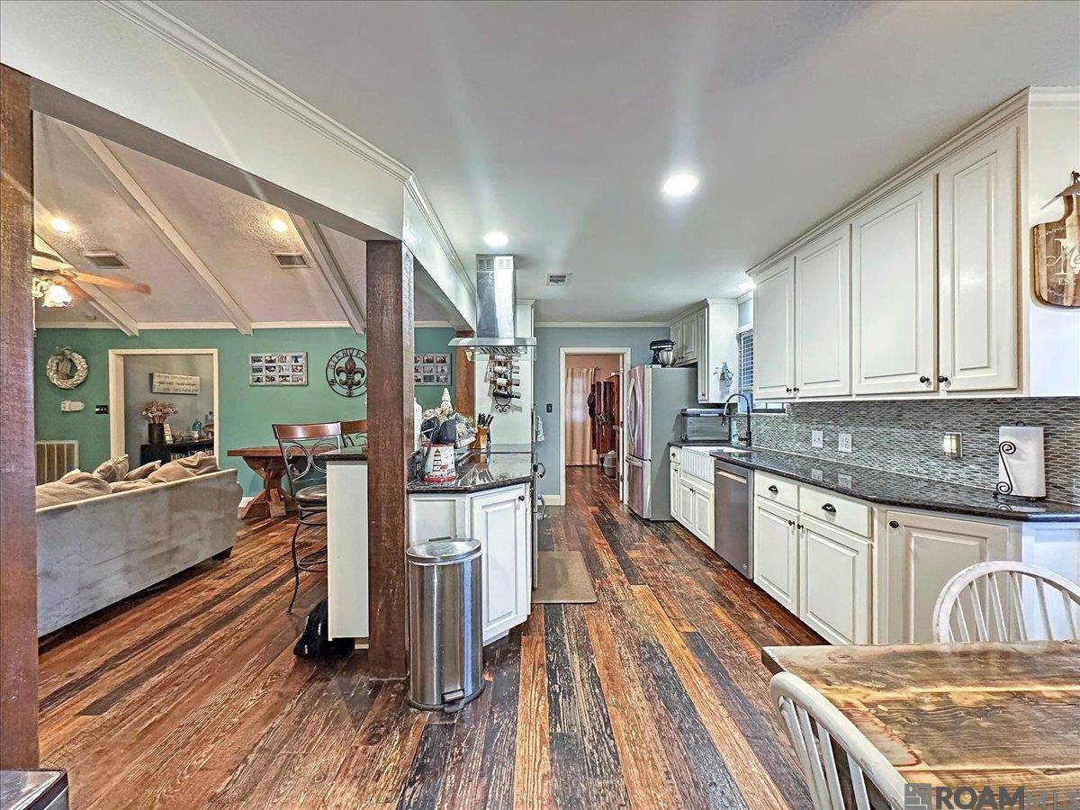 Central, LA 70739,6122 Landmor Dr