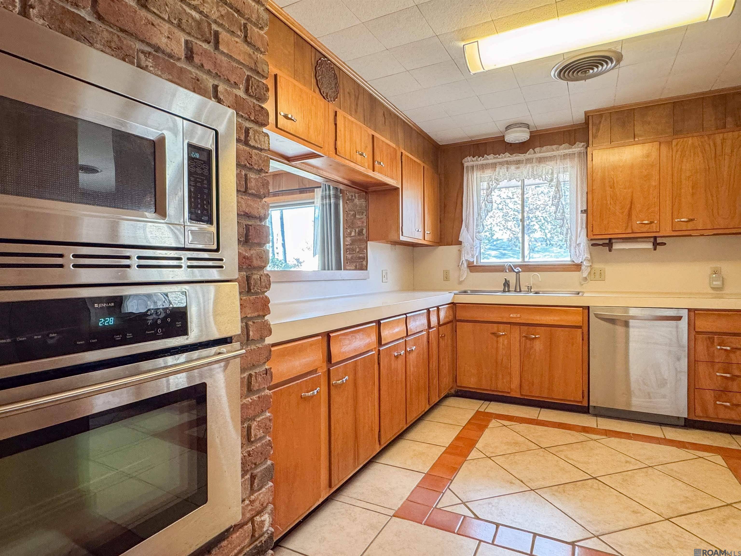 Baton Rouge, LA 70815,11725 Glenhaven Dr