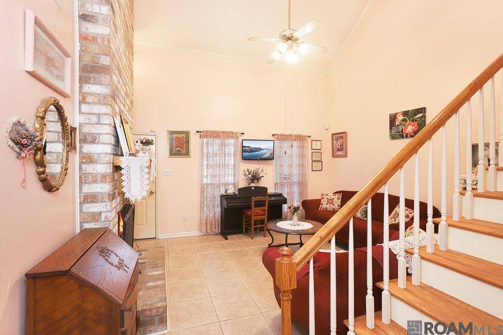 Saint George, LA 70810,951 E Tom Stokes Ct