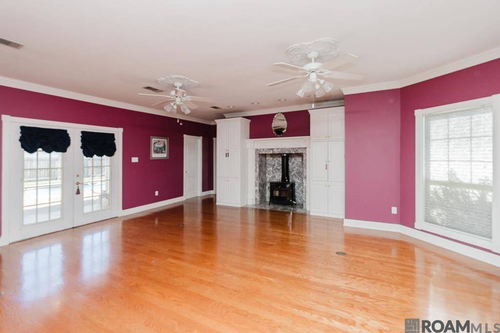 Lutcher, LA 70071,1800 Bay Tree St