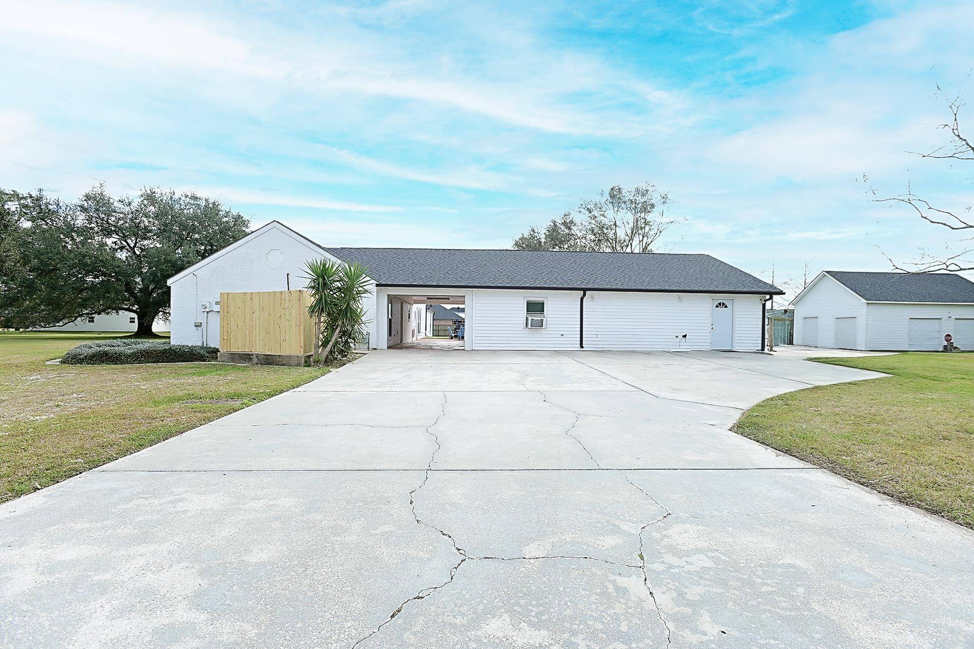 Houma, LA 70360,307 Bubby Dr