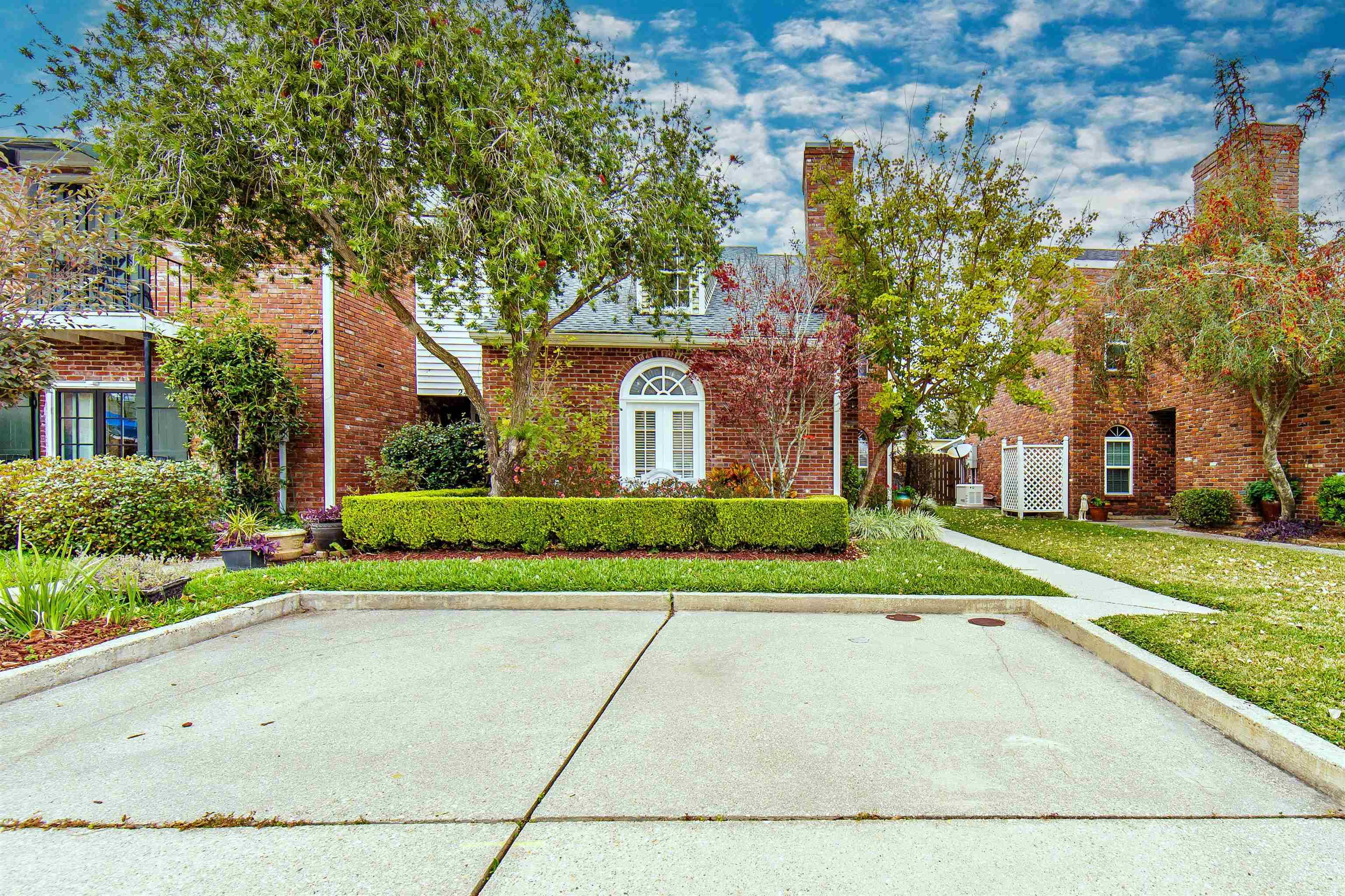 Houma, LA 70364,247 North French Quarter Drive