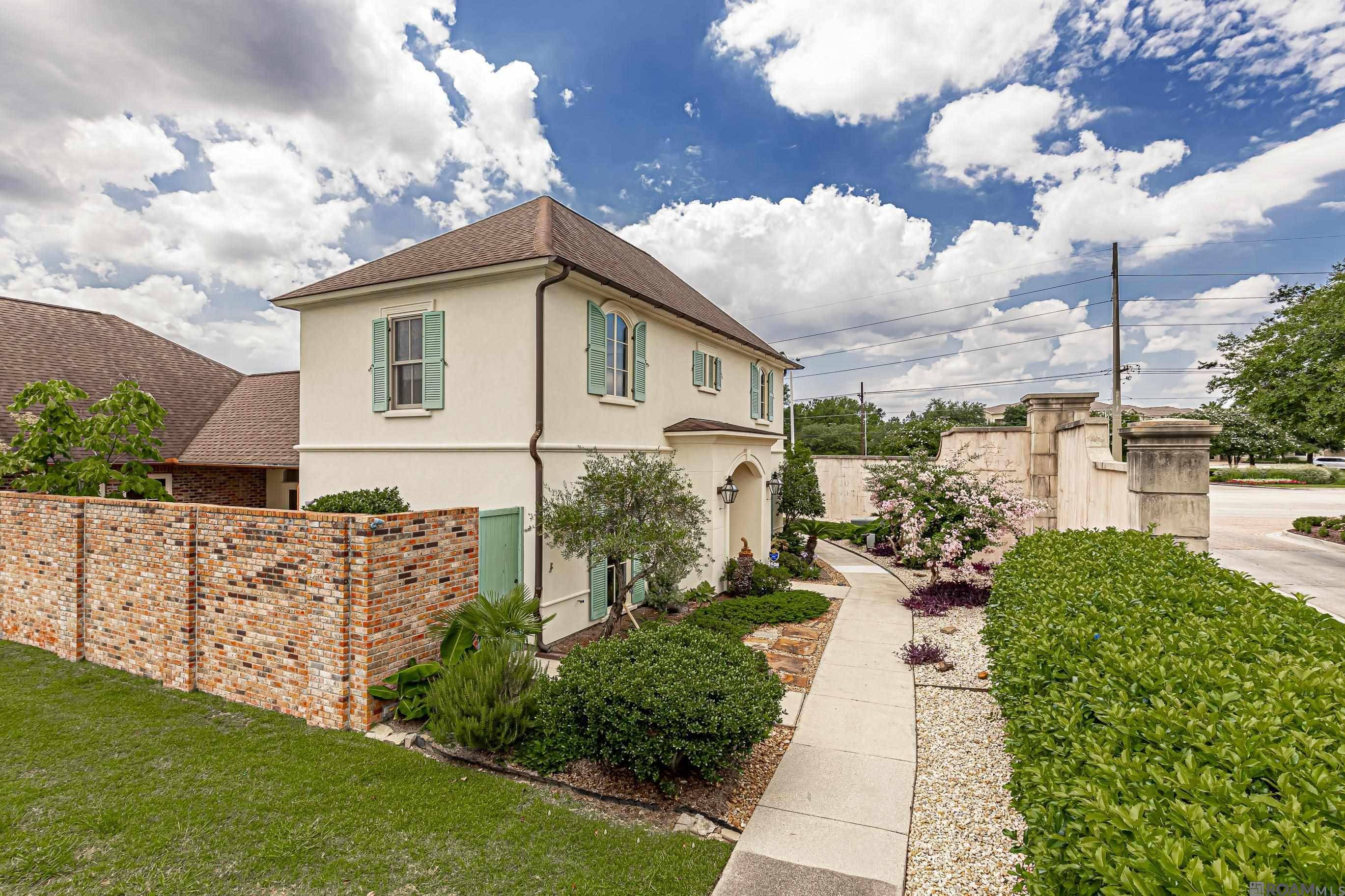 Baton Rouge, LA 70809,2508 Bocage Lake Dr