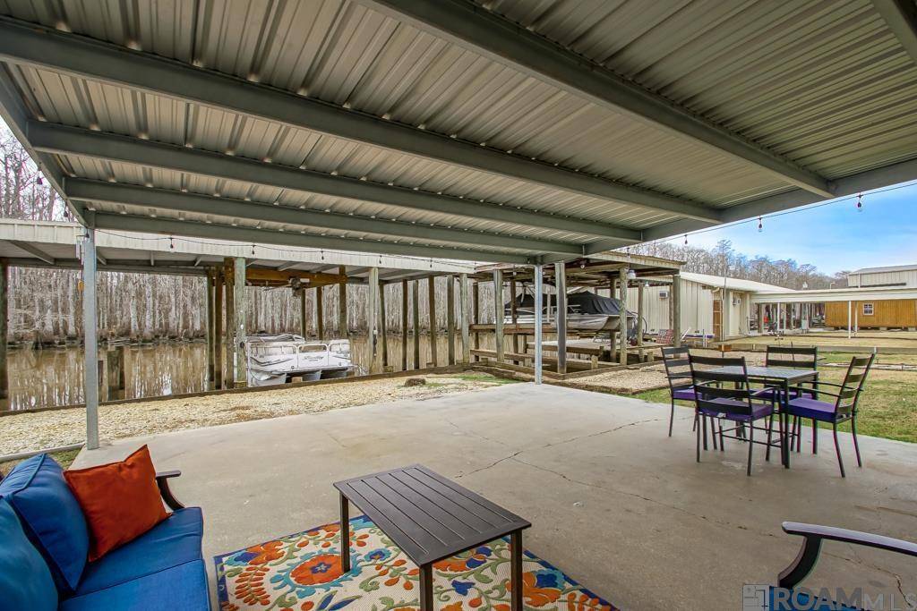 Maurepas, LA 70449,23316 Chene Blanc Ln