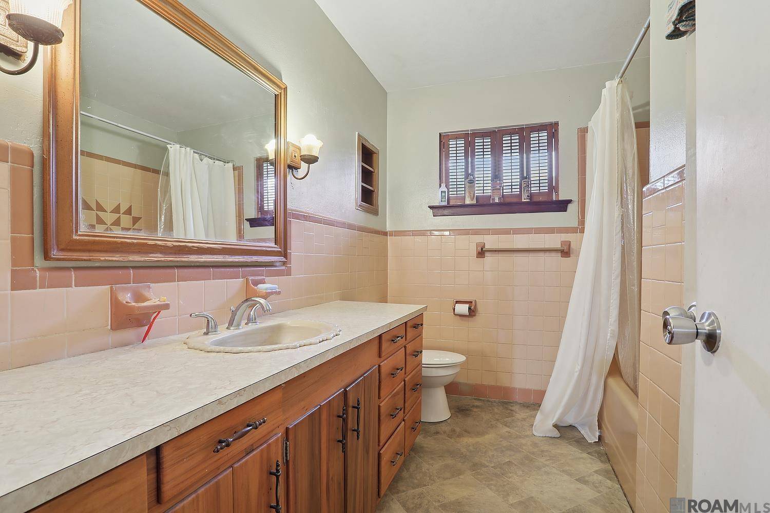 Baton Rouge, LA 70814,3180 Oakcrest Dr