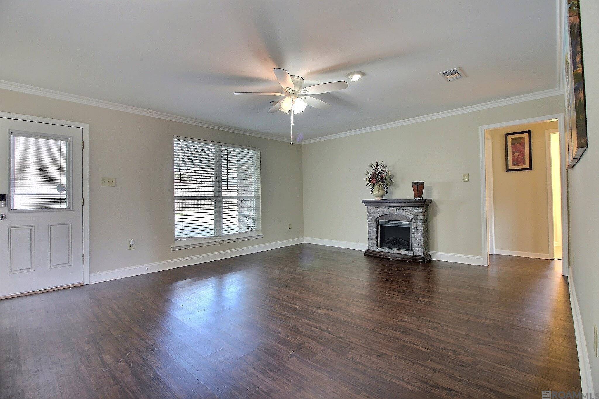 Central, LA 70818,13623 Red River Ave