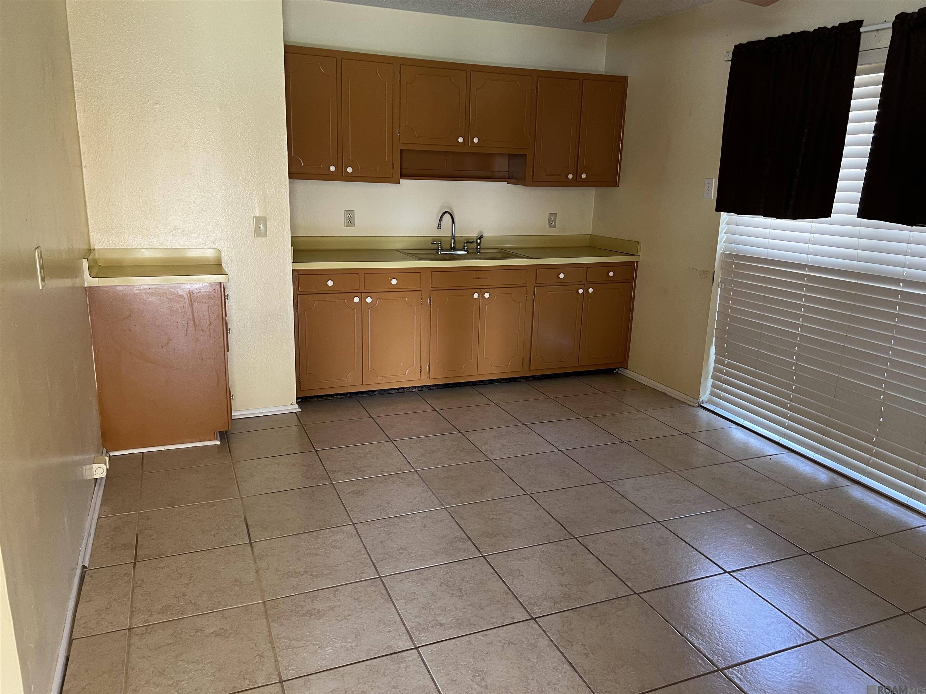 Baton Rouge, LA 70810,9329 Avis Ave