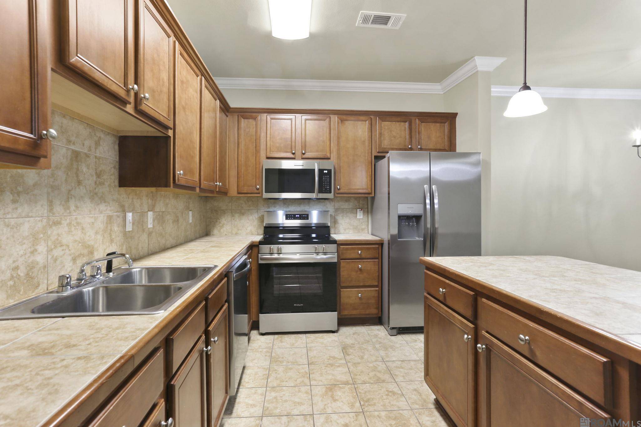 Saint George, LA 70810,10600 Lakes Blvd ##103