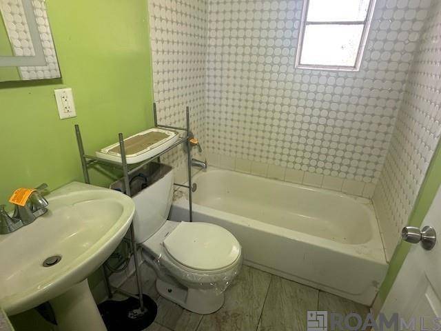 Baton Rouge, LA 70802,2215 Carleton Dr