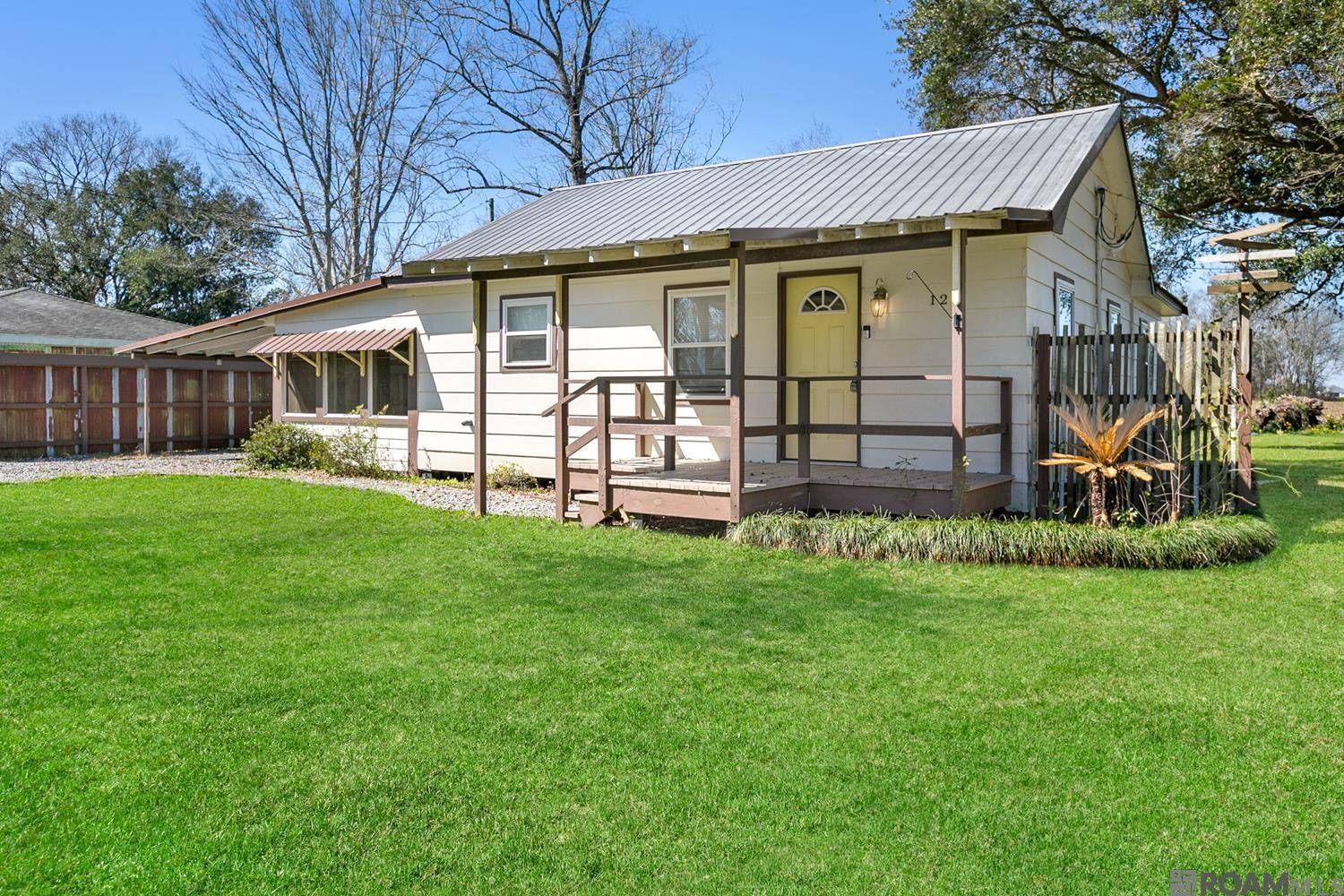 Napoleonville, LA 70390,123 Baker St