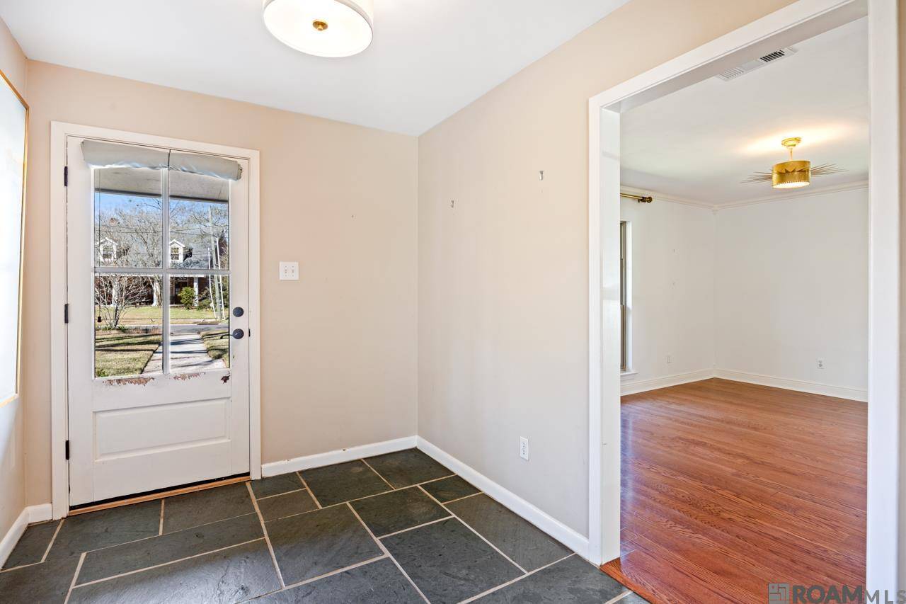 Saint George, LA 70810,1076 E Lakeview Dr
