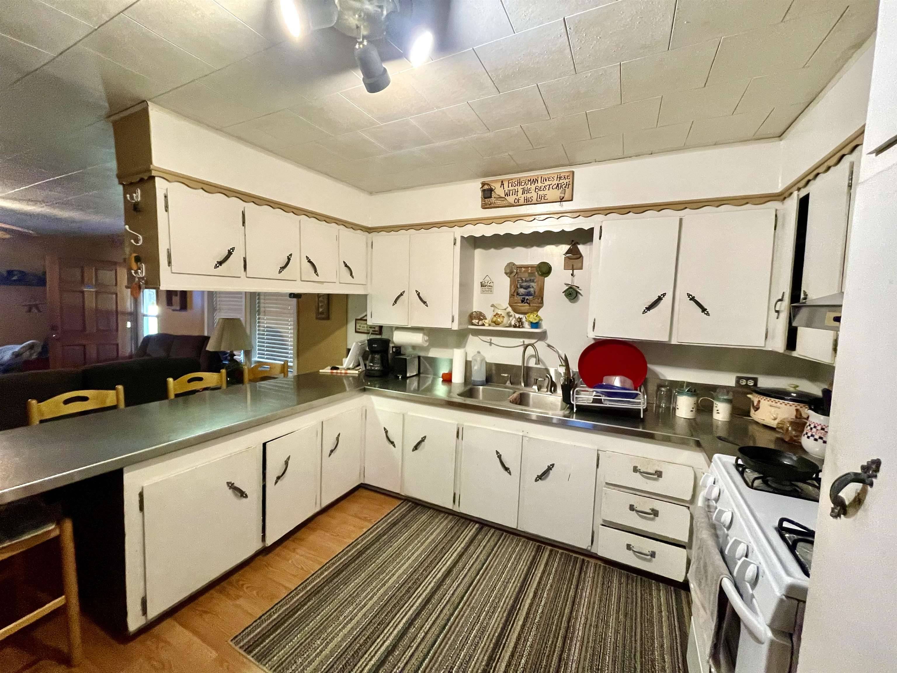 Golden Meadow, LA 70357,20780 Hwy 1