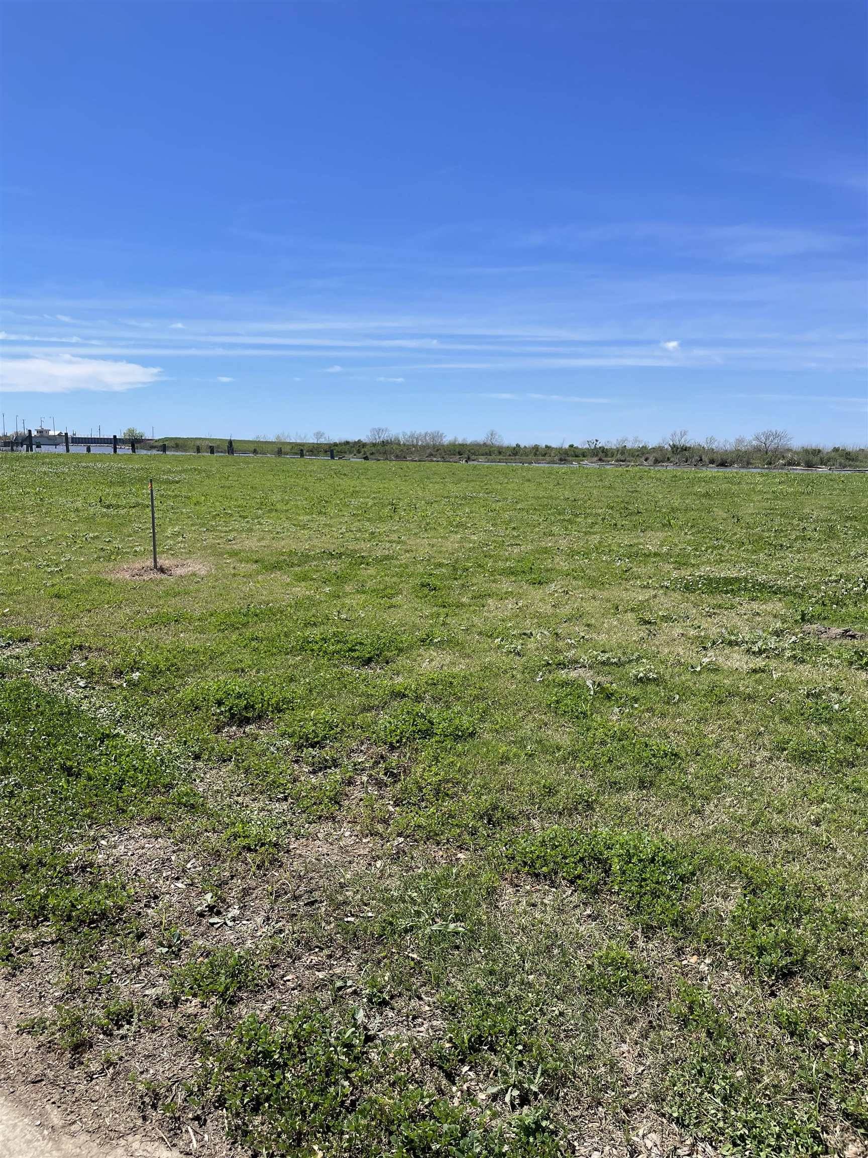 Montegut, LA 70377,2168 Hwy 55 (batture)