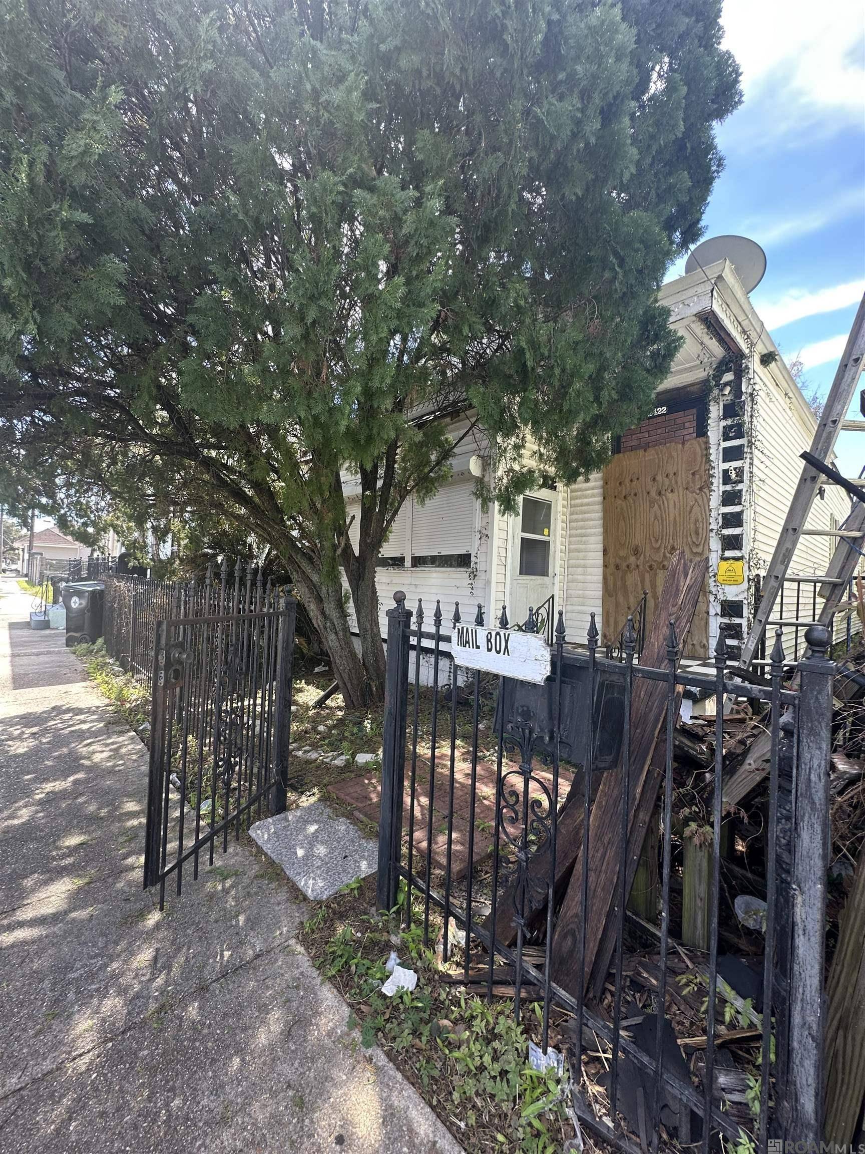 New Orleans, LA 70113,2420-2422 Philip Street