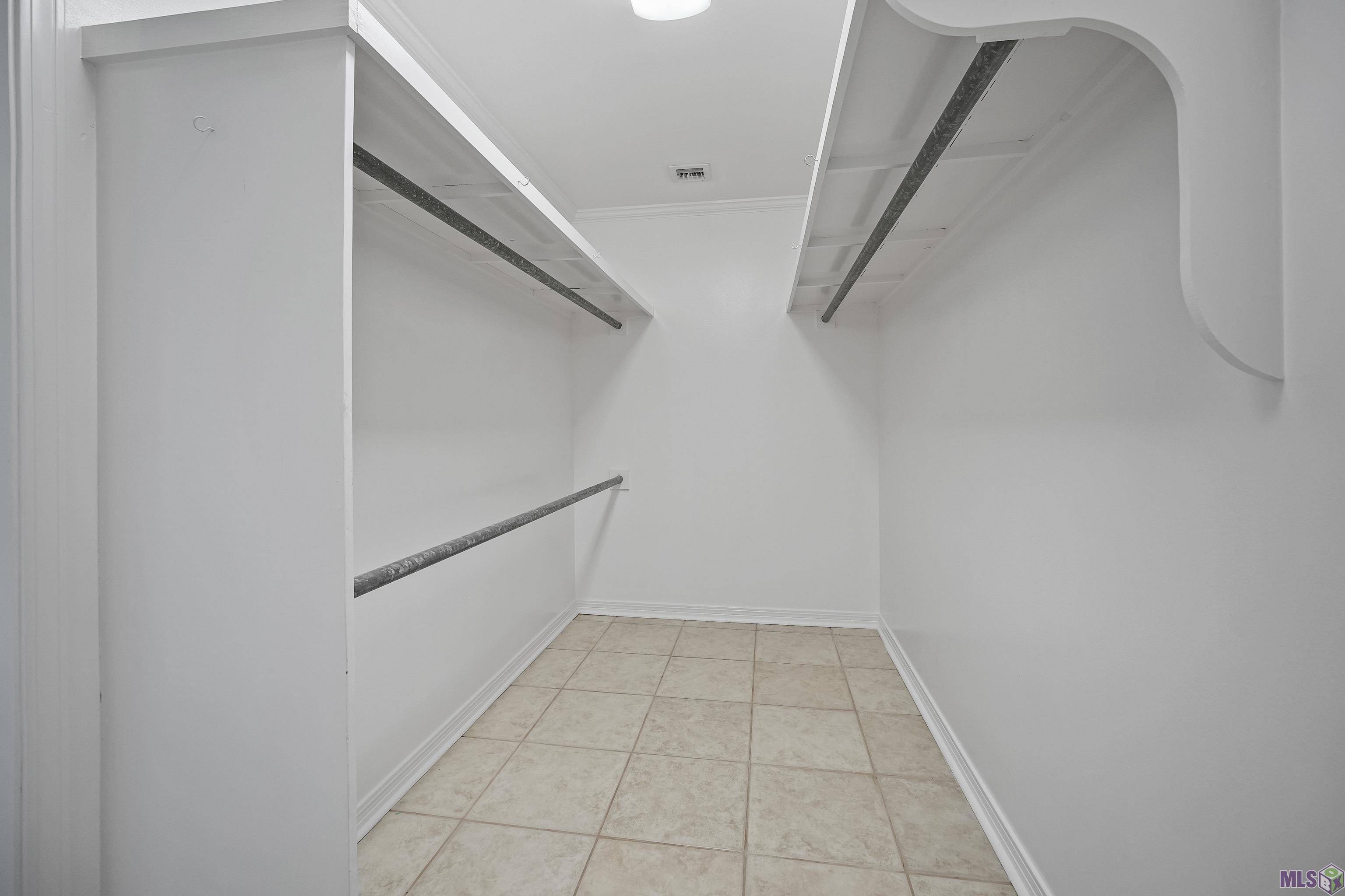 Golden Meadow, LA 70357,142 Plaisance St