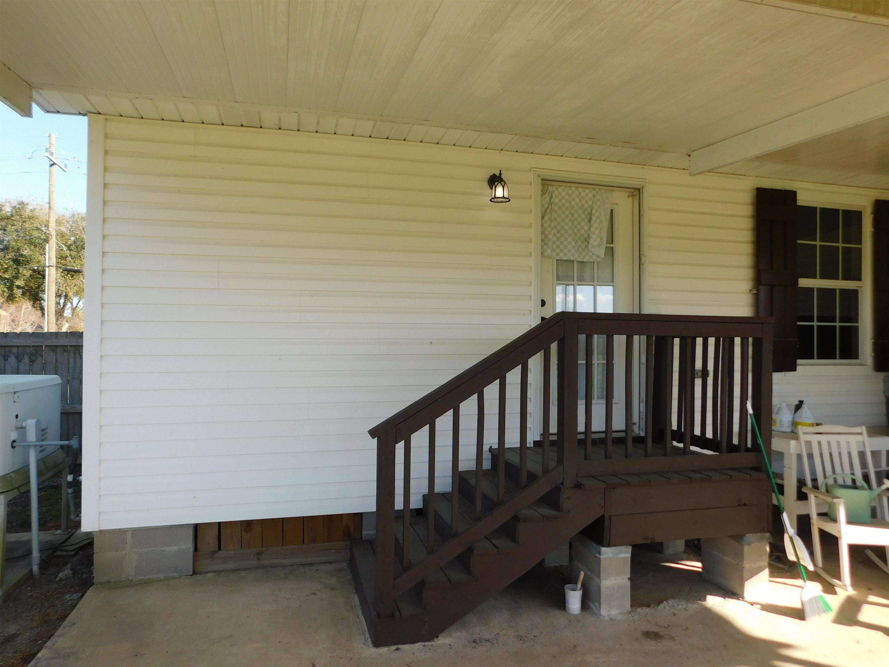 Larose, LA 70373,325 Buchanan St