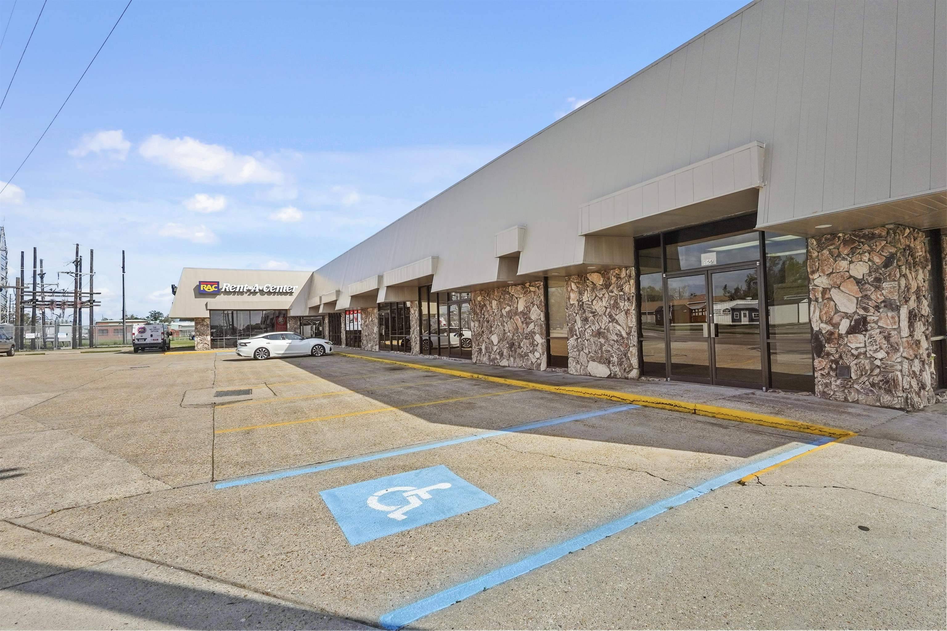 Houma, LA 70360,421 W Tunnel Blvd