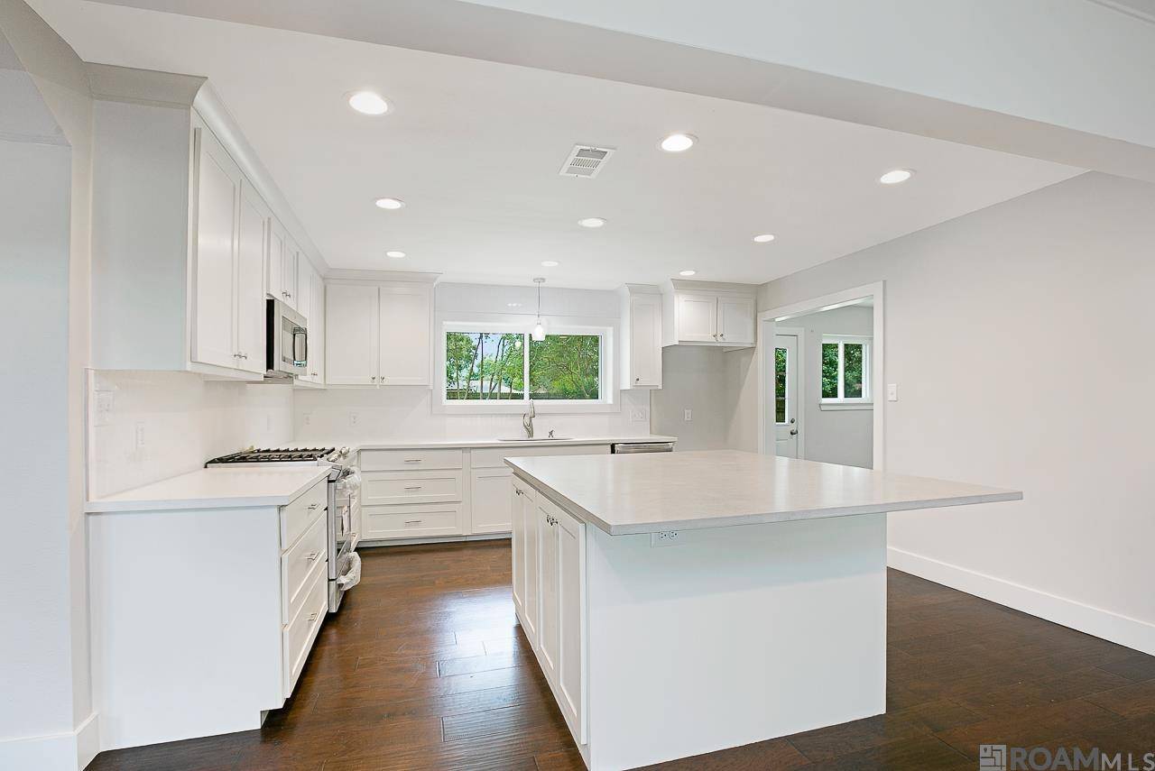 Baton Rouge, LA 70810,1067 W Lakeview Dr