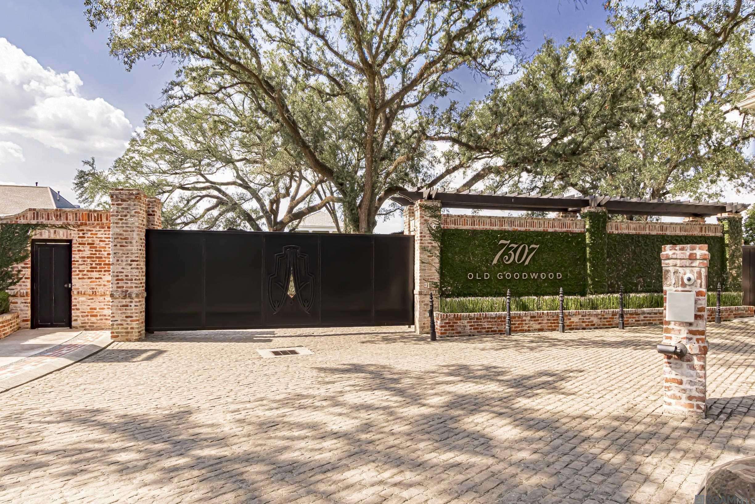 Baton Rouge, LA 70806,723 Adelia Ln