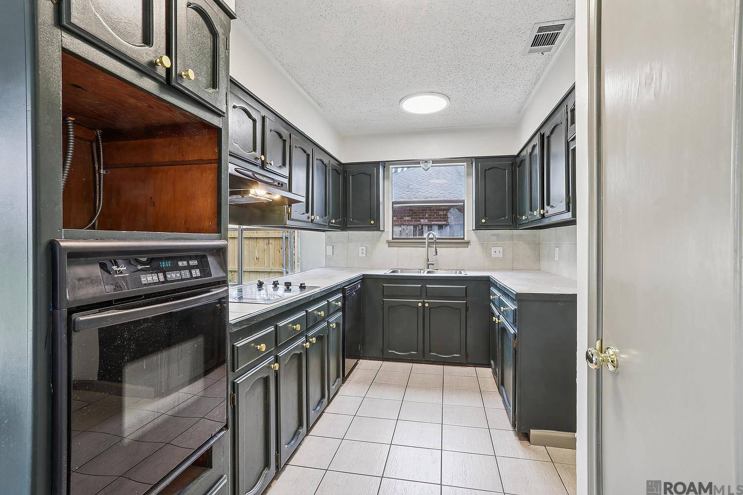 Baton Rouge, LA 70810,1215 Woodhue Dr