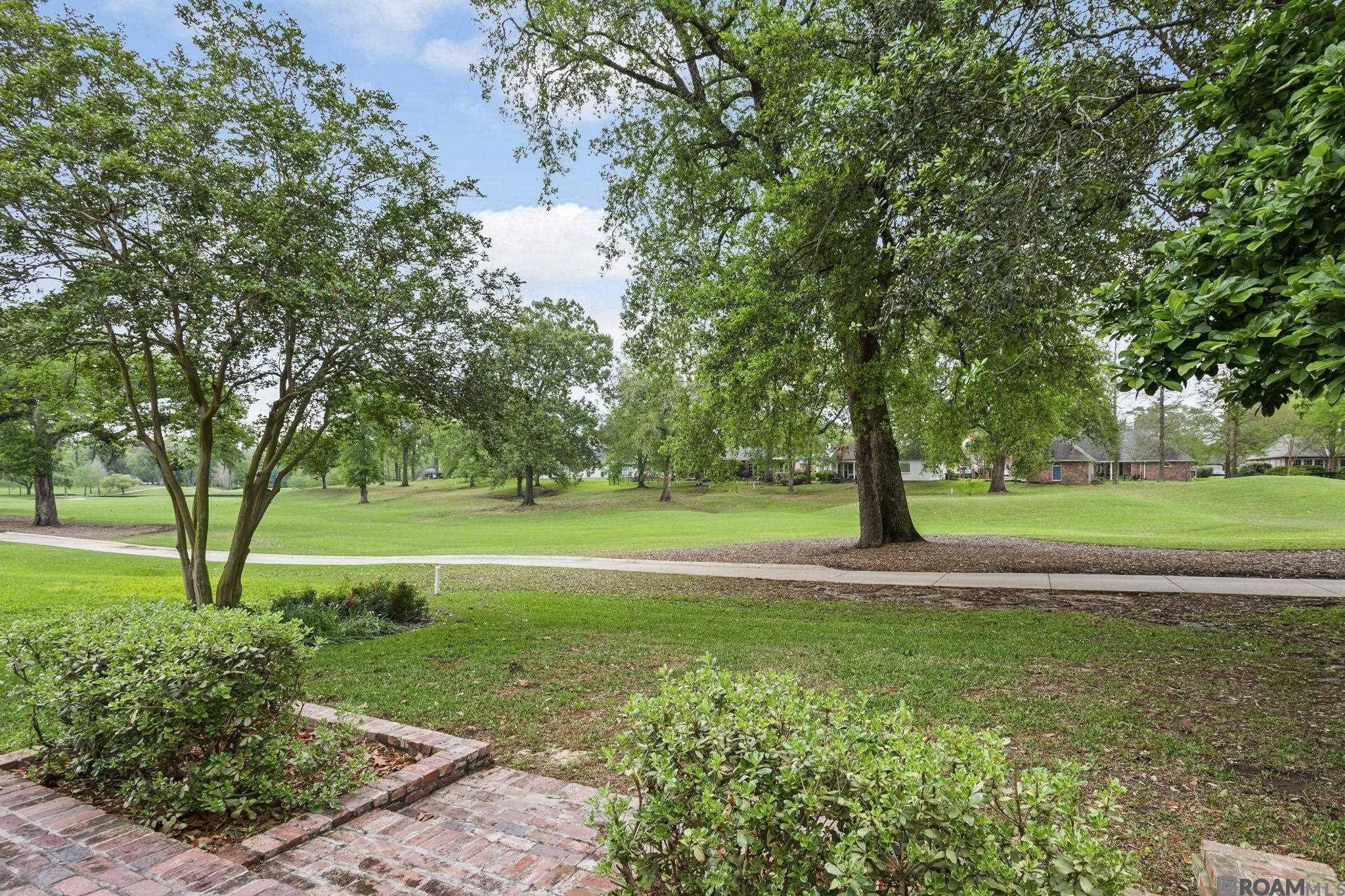 Baton Rouge, LA 70810,17627 Masters Pointe Ct