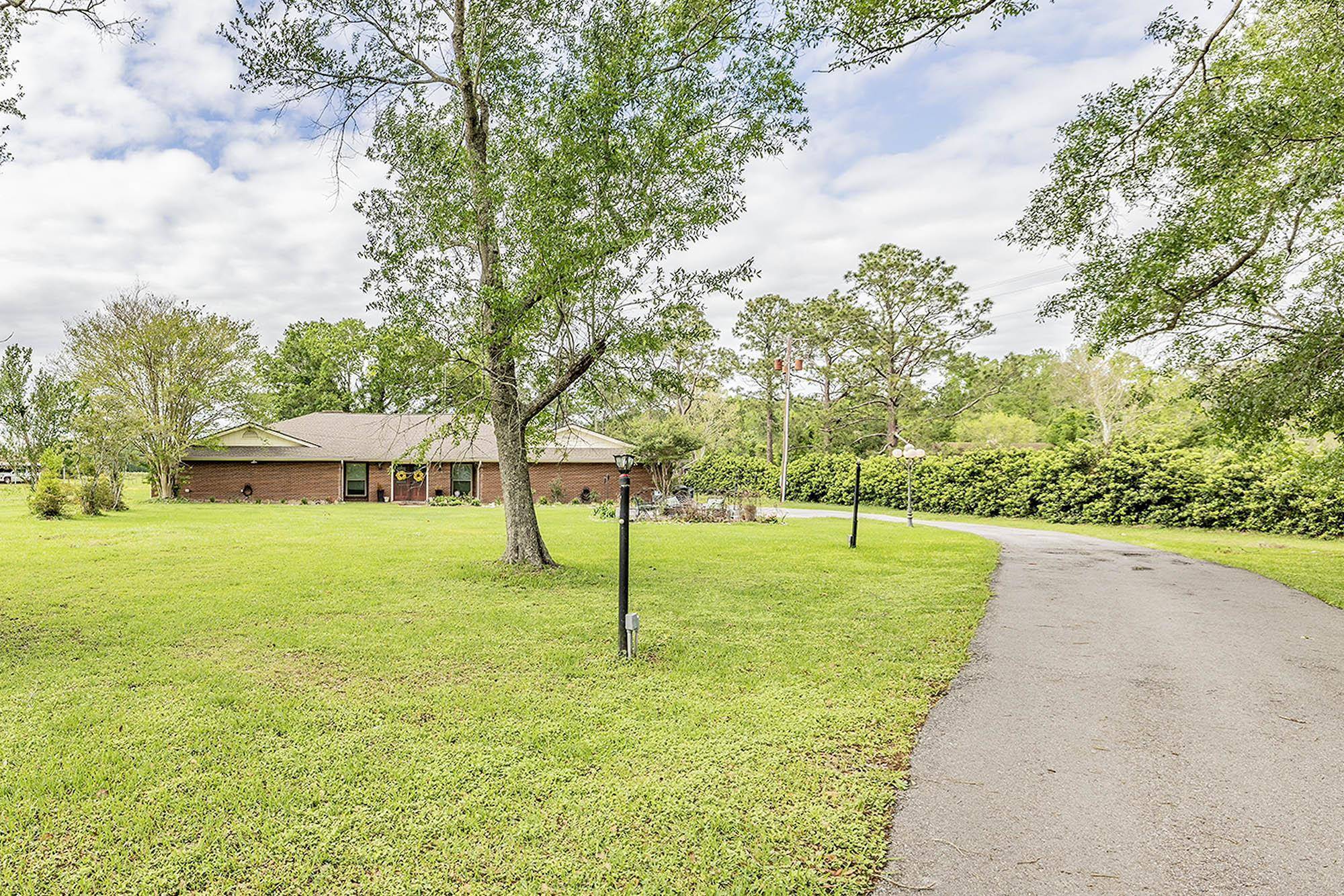 Houma, LA 70360,3902 Southdown Mandalay Road
