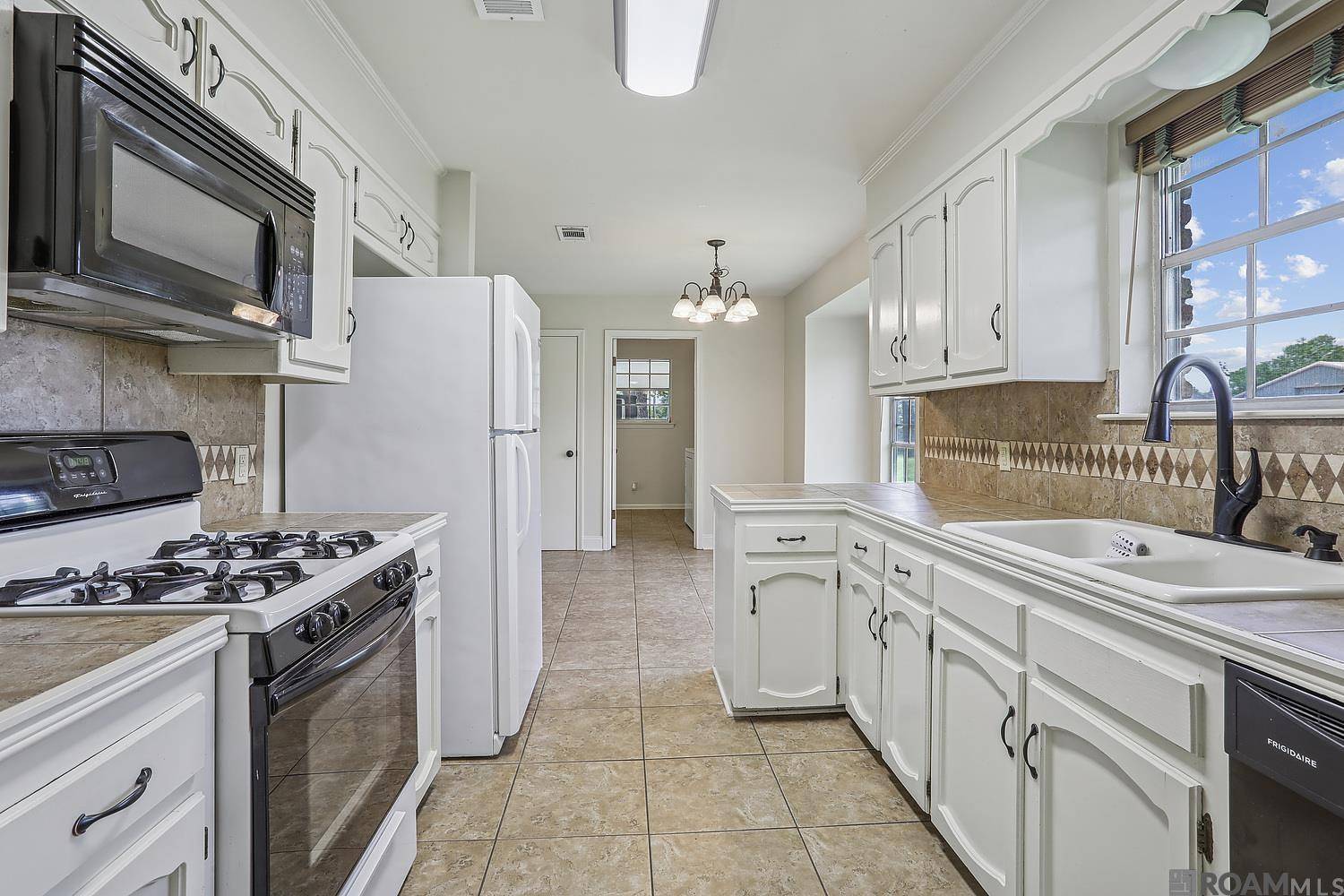 Geismar, LA 70734,37201 John St