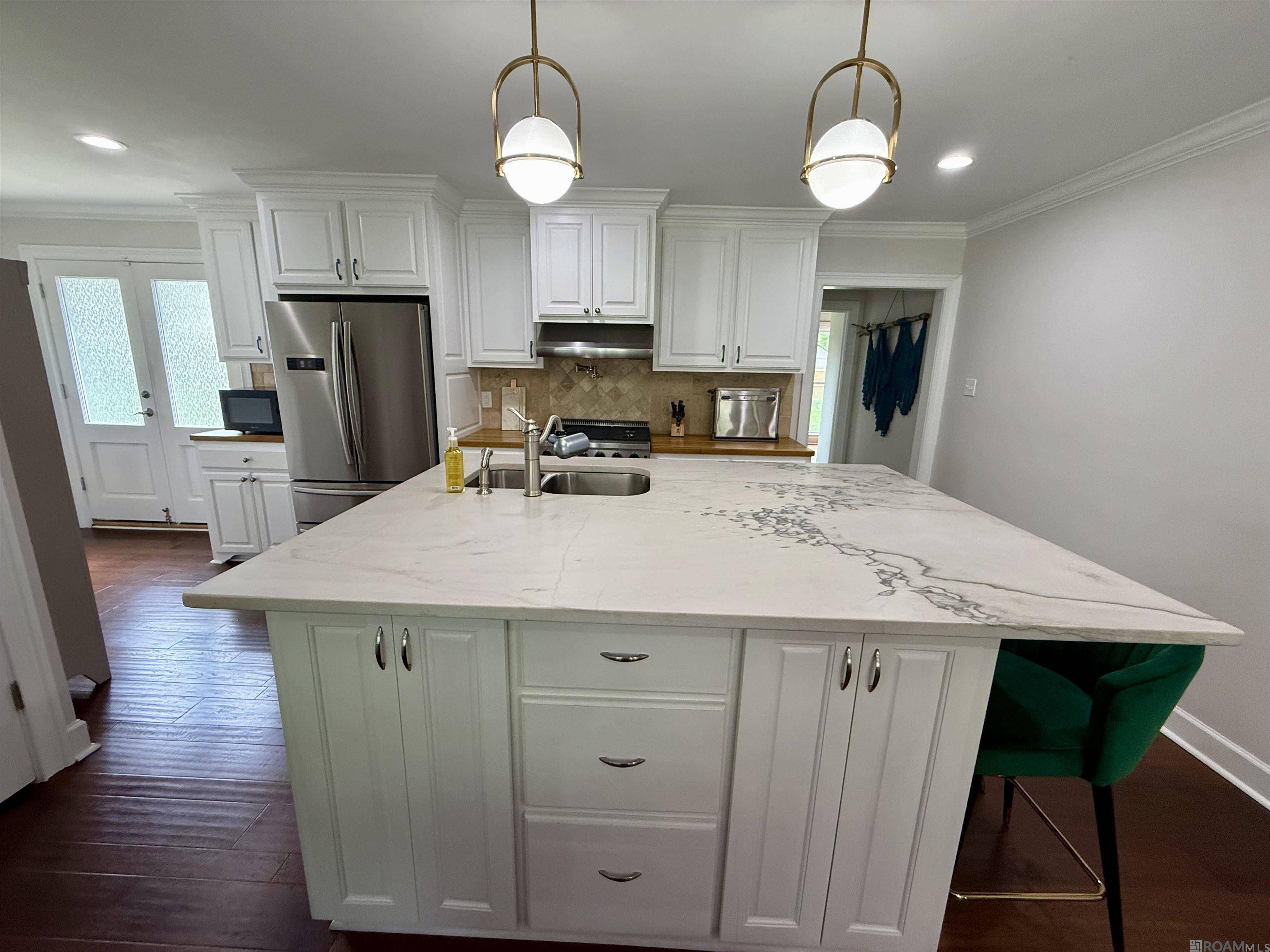 Baton Rouge, LA 70806,383 S Ardenwood Dr
