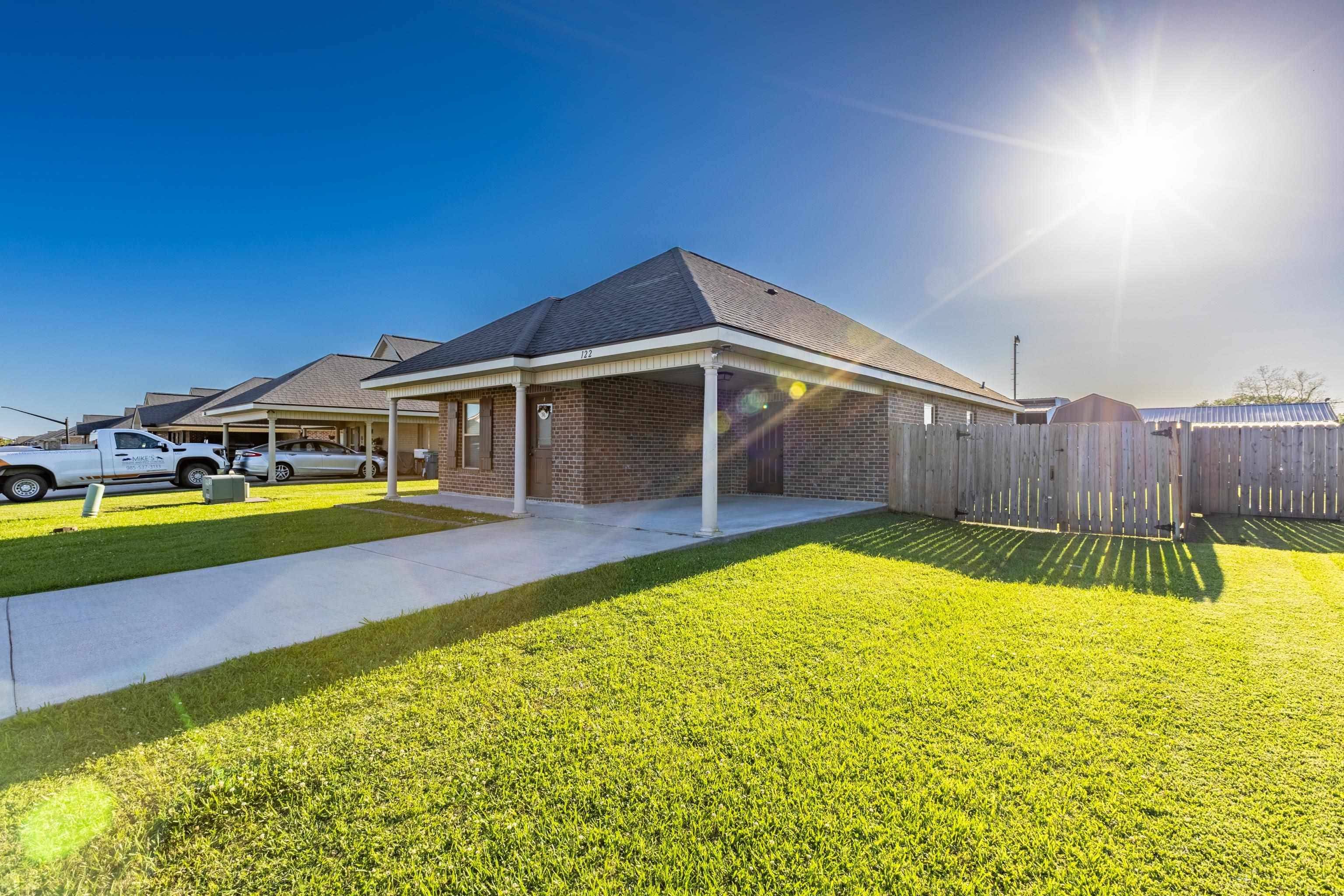 Raceland, LA 70394,122 Darwen Drive