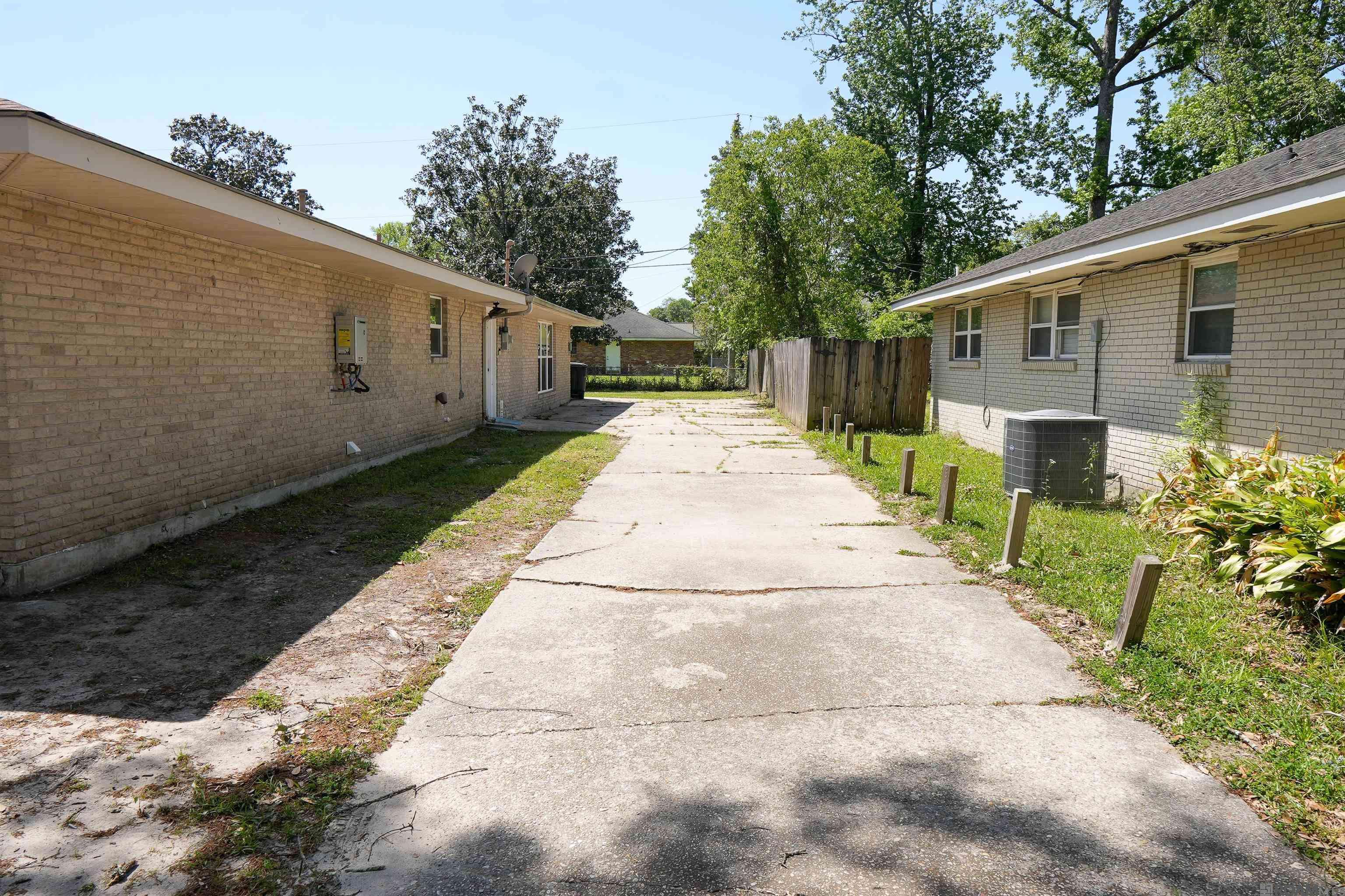 Baton Rouge, LA 70815,866 S Burgess Dr