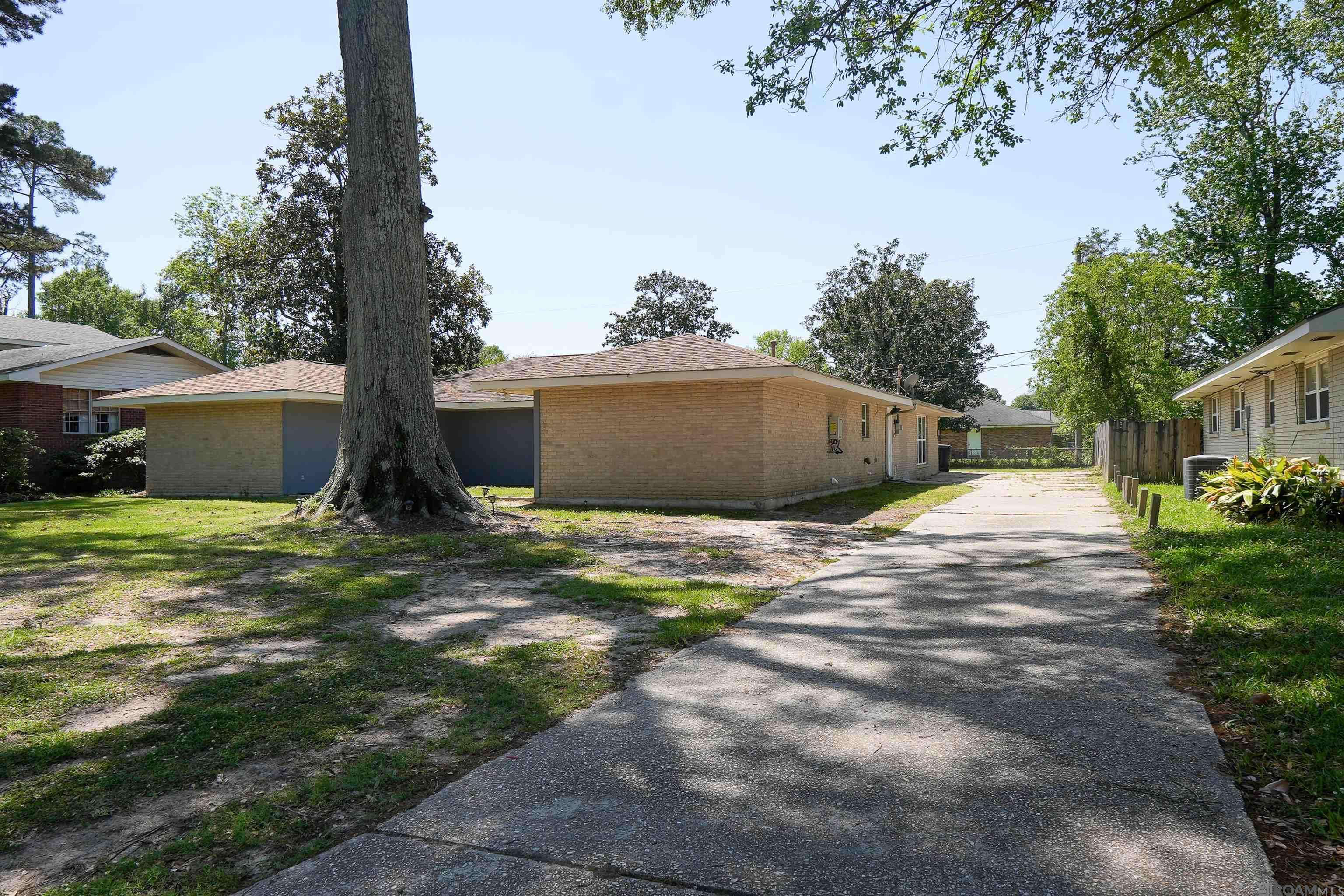 Baton Rouge, LA 70815,866 S Burgess Dr