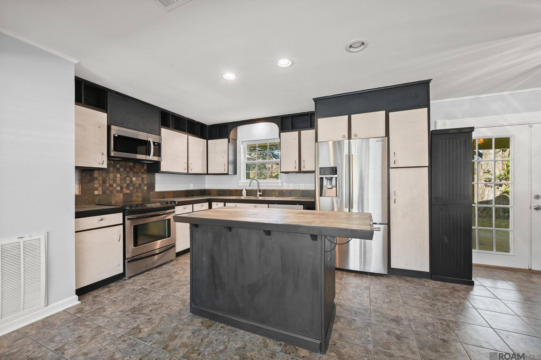 Saint George, LA 70809,5080 Floynell Dr