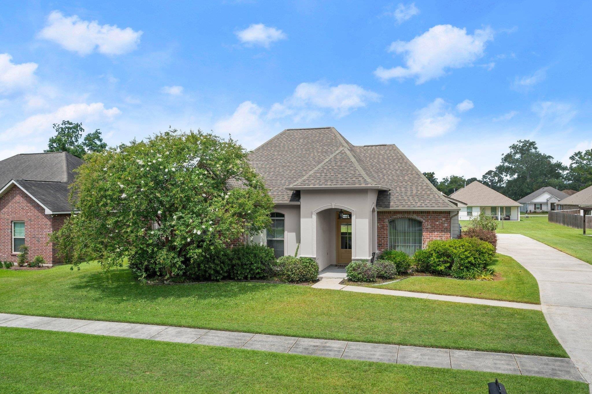 Gonzales, LA 70737,1207 S Sanctuary Ave