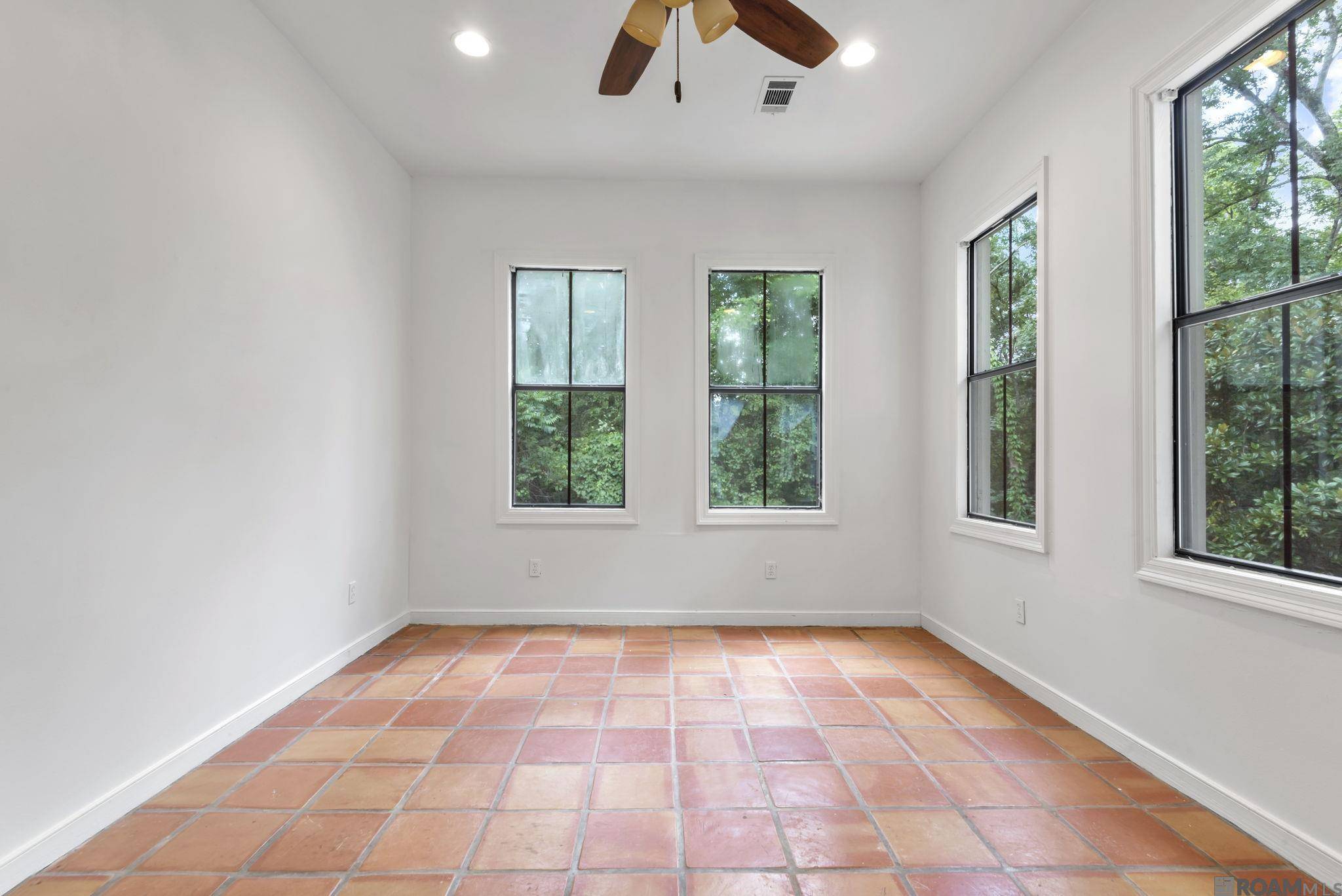 St Francisville, LA 70775,9280 Island Rd