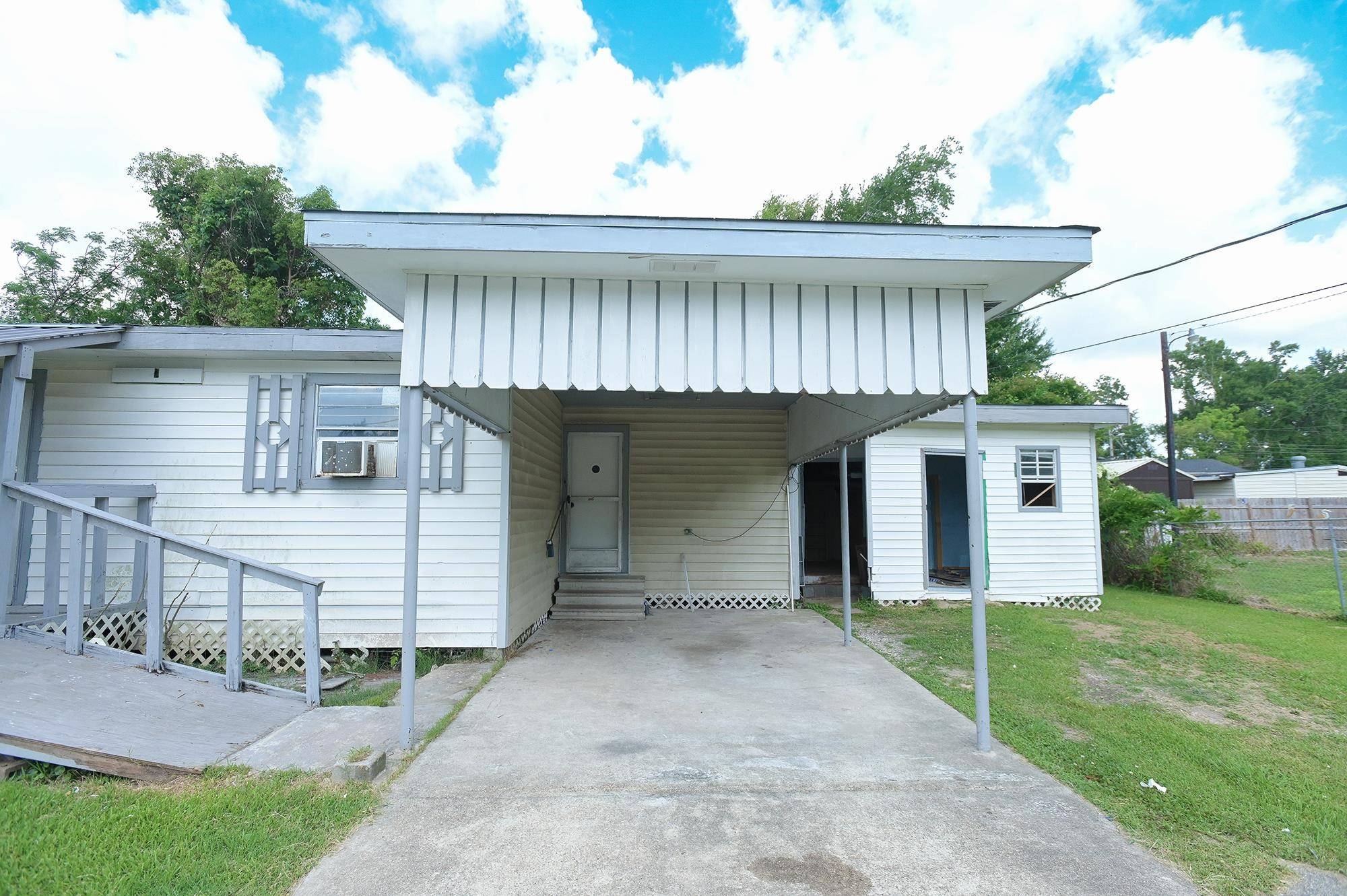 Houma, LA 70360,208 Authement Street