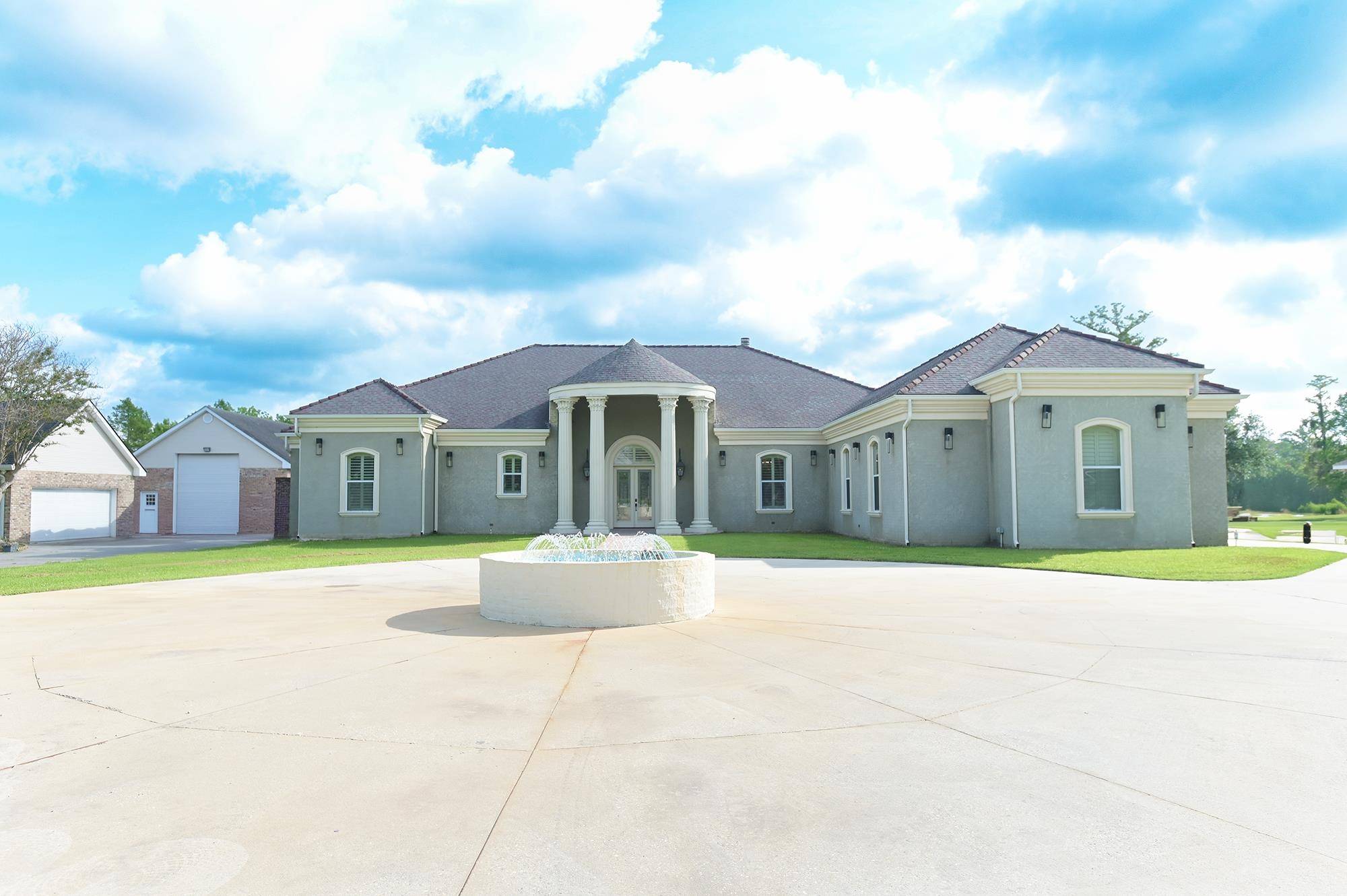 Houma, LA 70360,113 Ouiski Bayou Drive