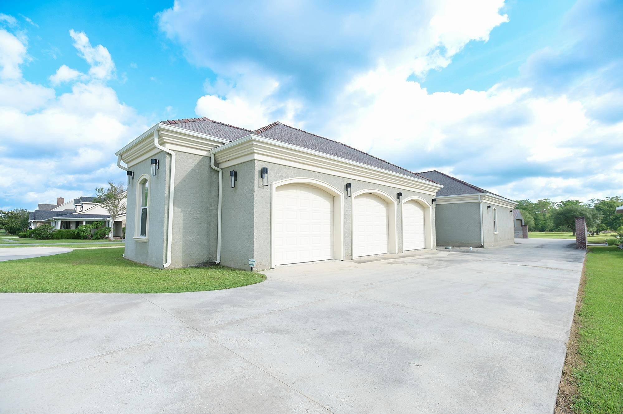 Houma, LA 70360,113 Ouiski Bayou Drive