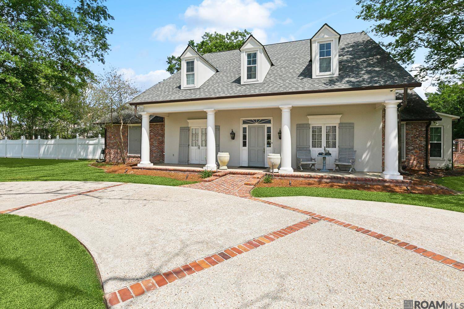 Saint George, LA 70817,10152 S Vignes Rd