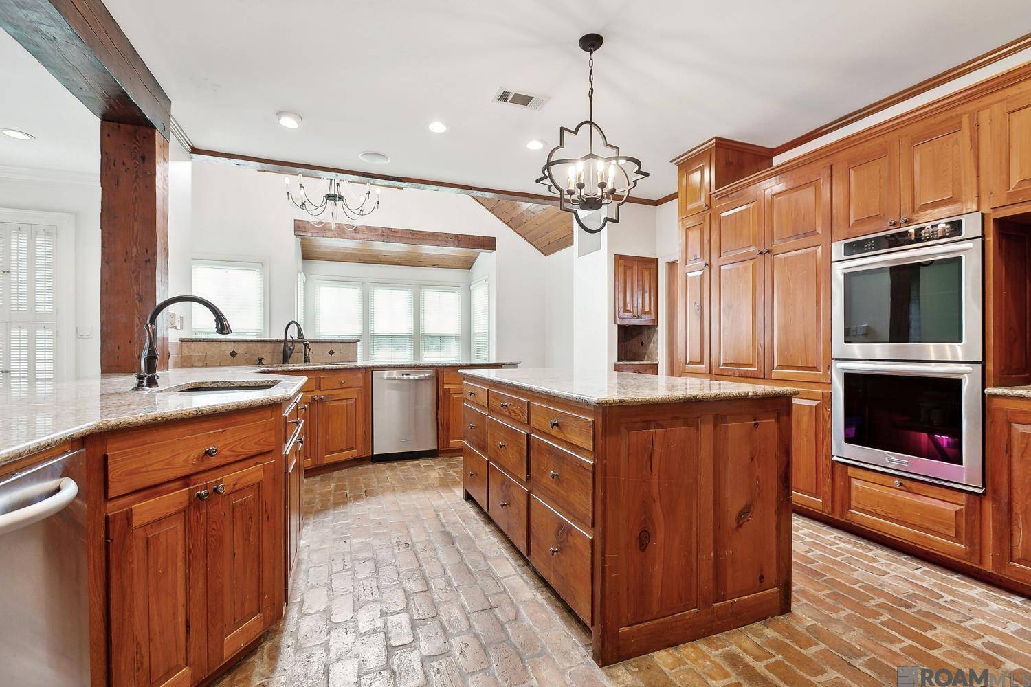 Saint George, LA 70817,10152 S Vignes Rd