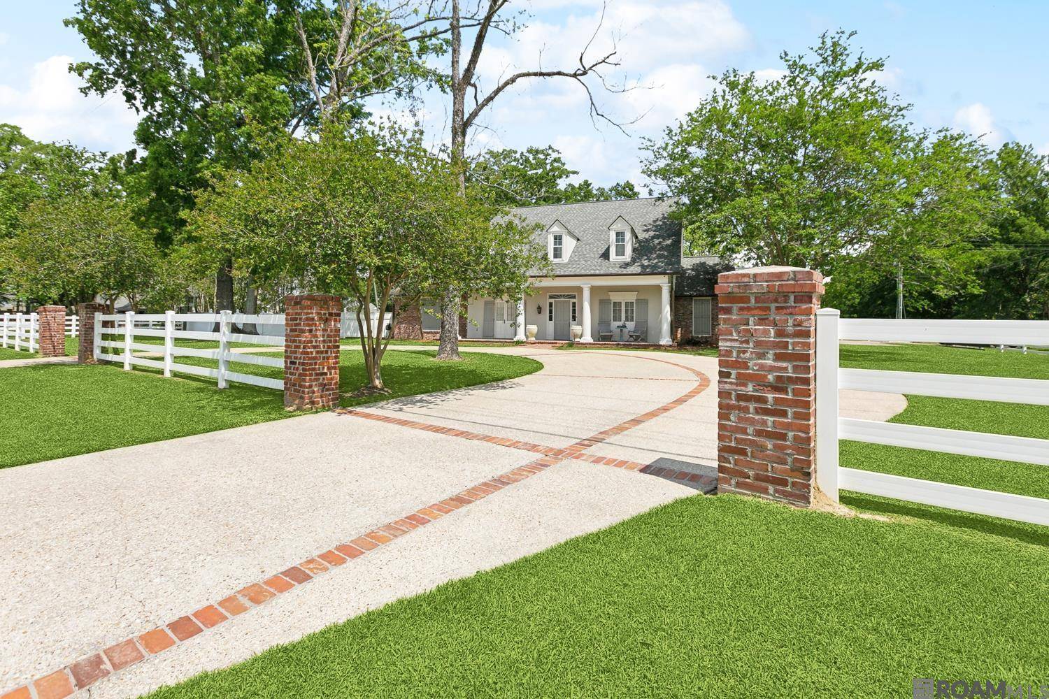 Saint George, LA 70817,10152 S Vignes Rd